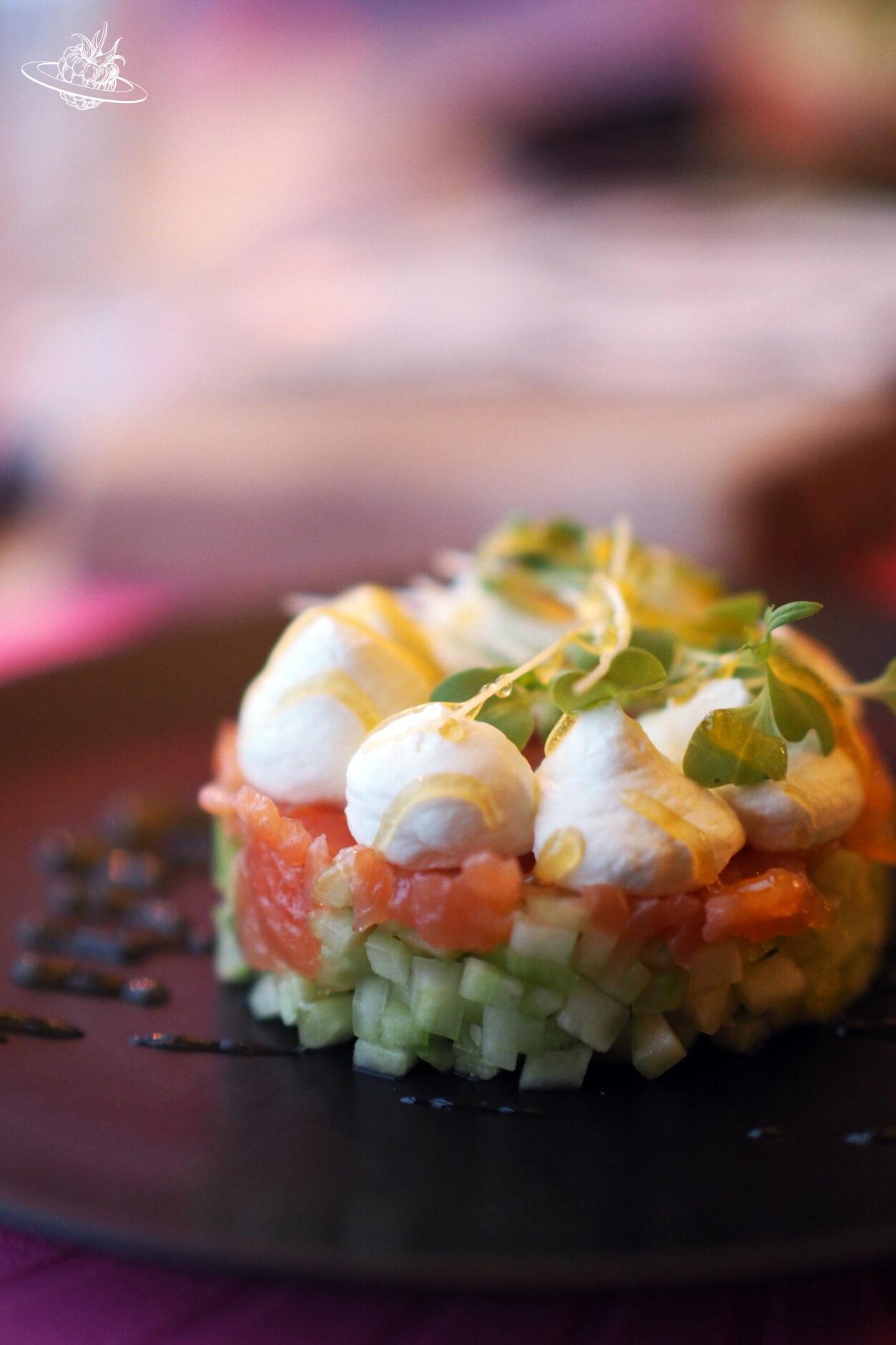 LachsTartar-mit-Gurke-Wasabi