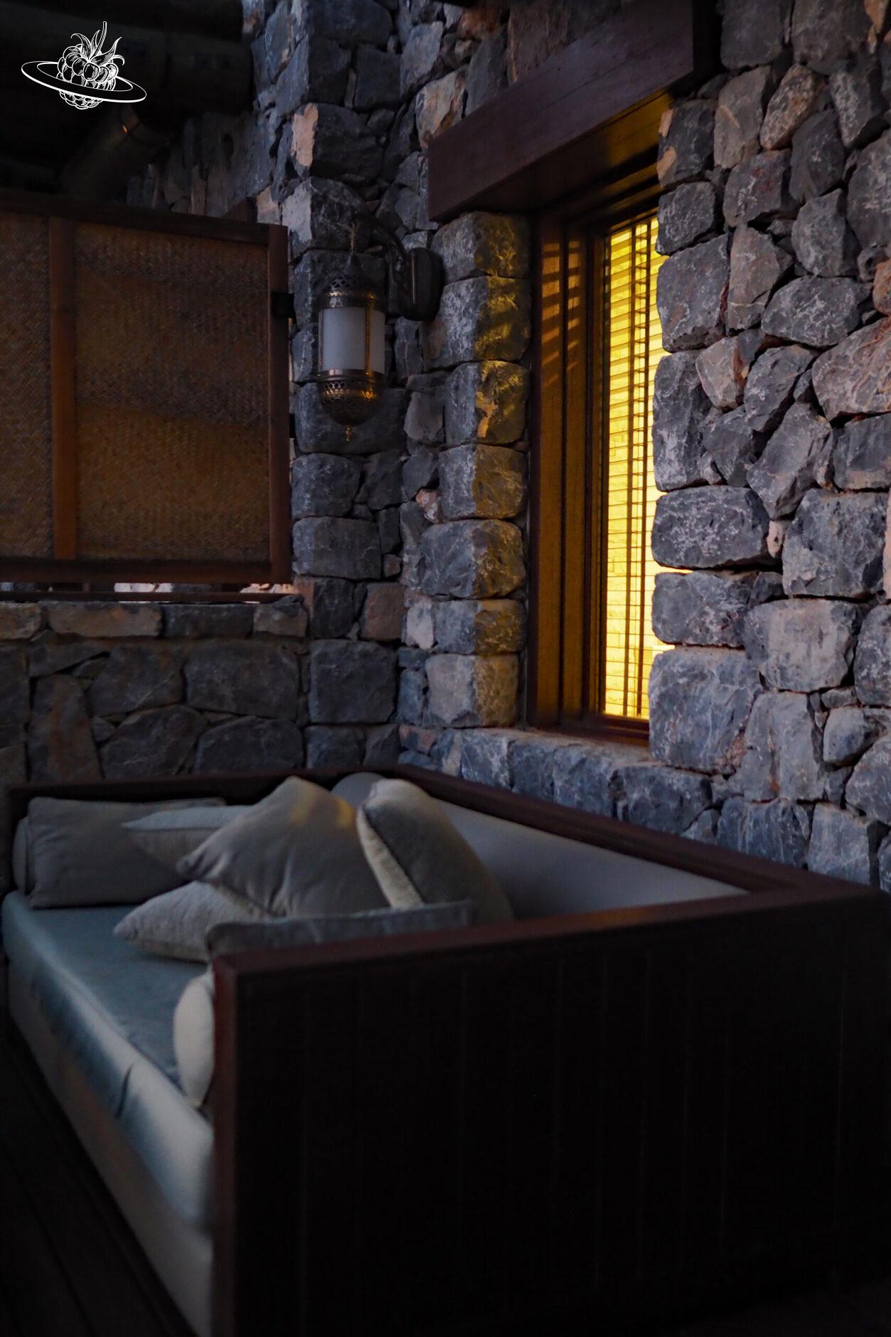 liegebett terrasse oman alila jabal hotel