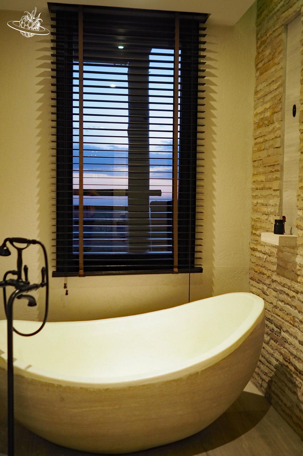 badwanne im hotelzimmer