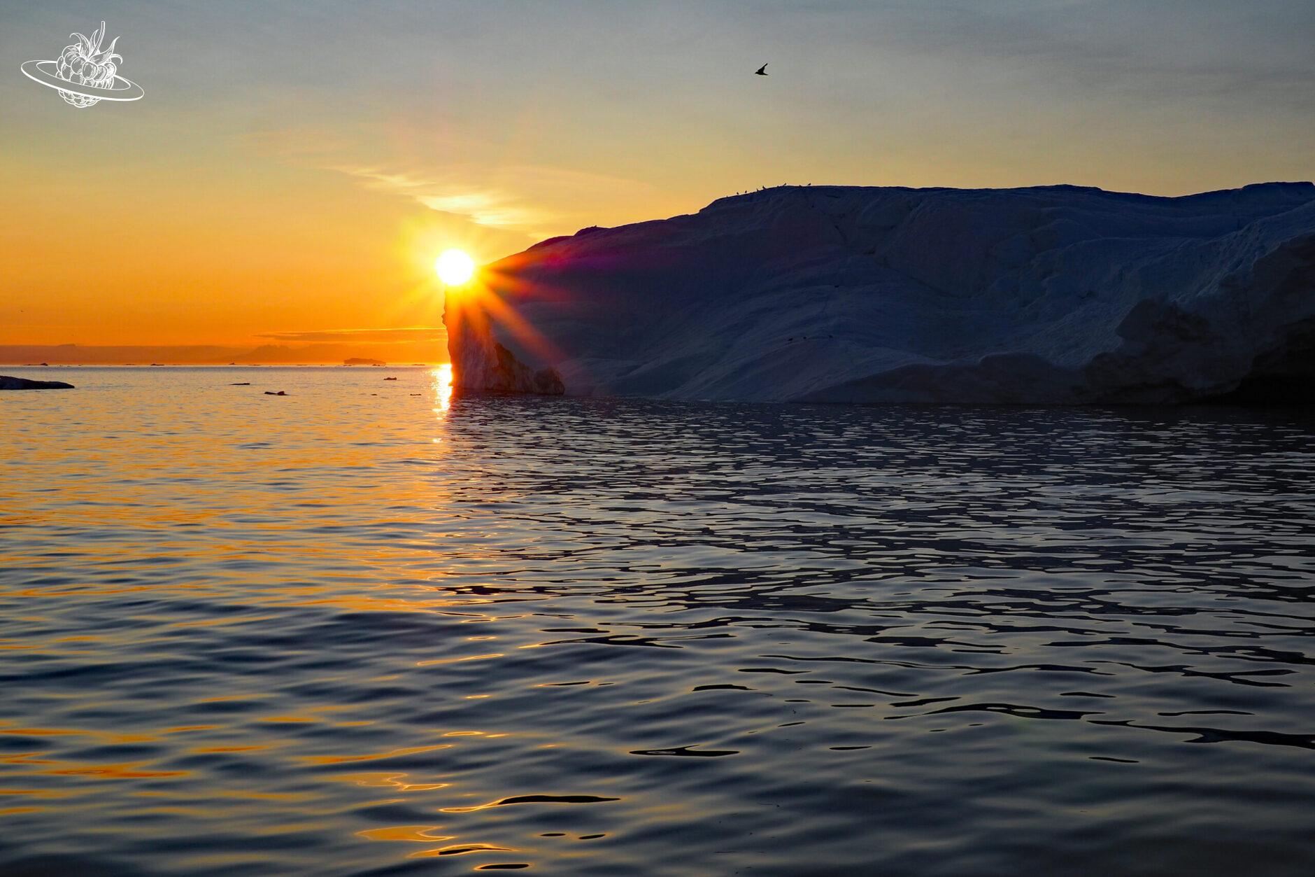 Sonnenuntergang trifft auf Eisberg