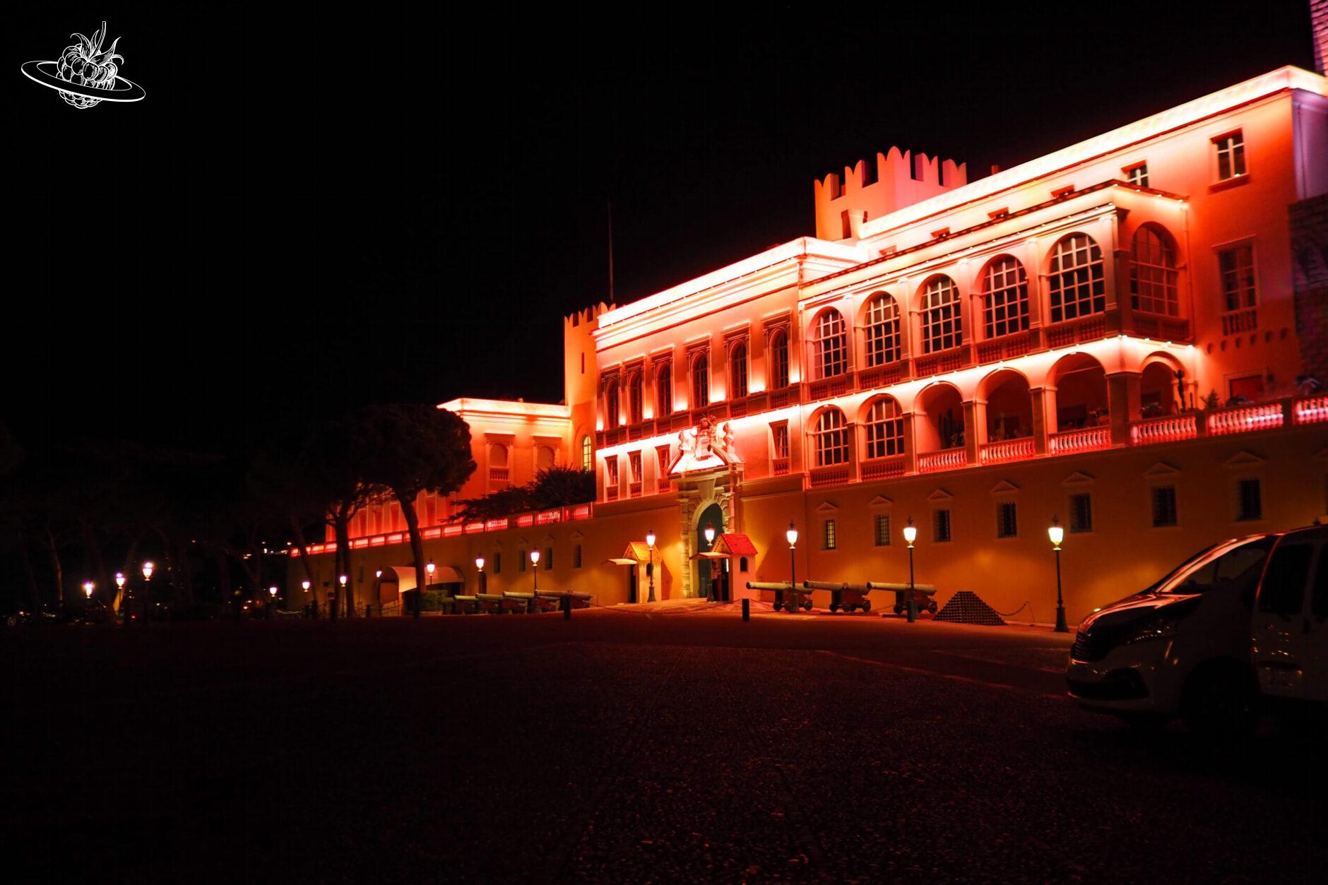 Fürstenpalast in Monaco bei Nacht