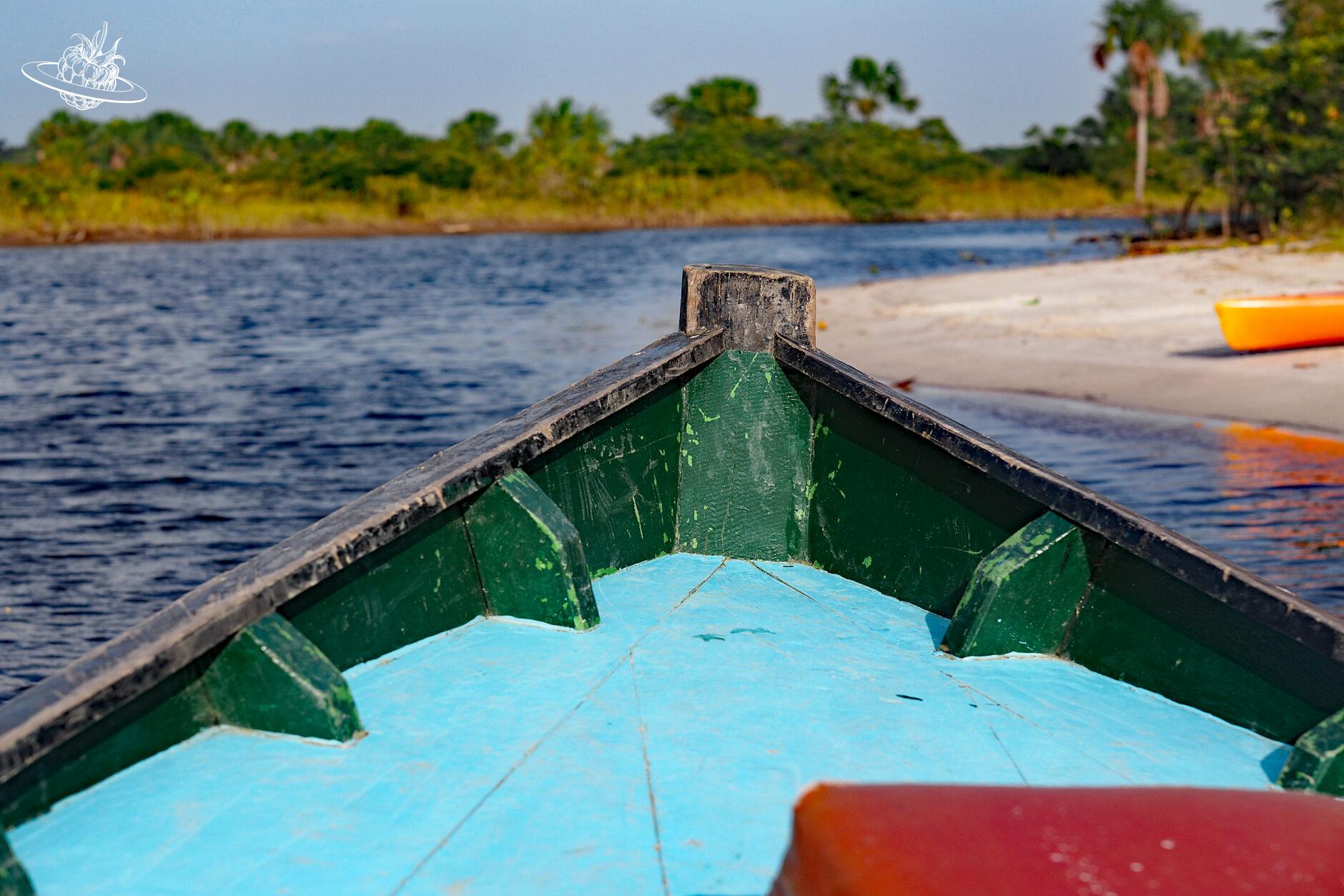 Boot auf Fluss in Guyana