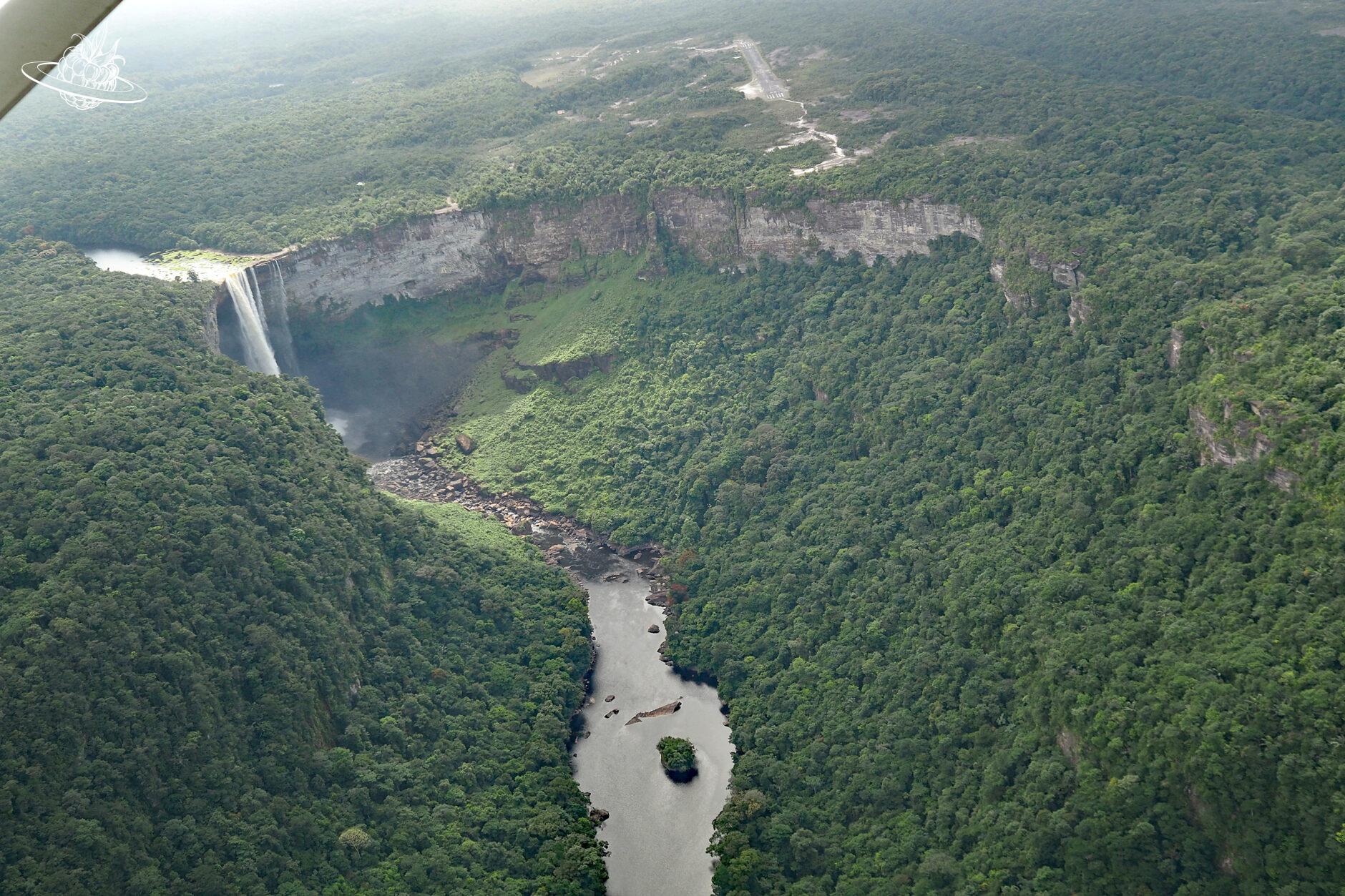 Luftaufnahme der Kaieteur Falls Wasserfälle in Guyana