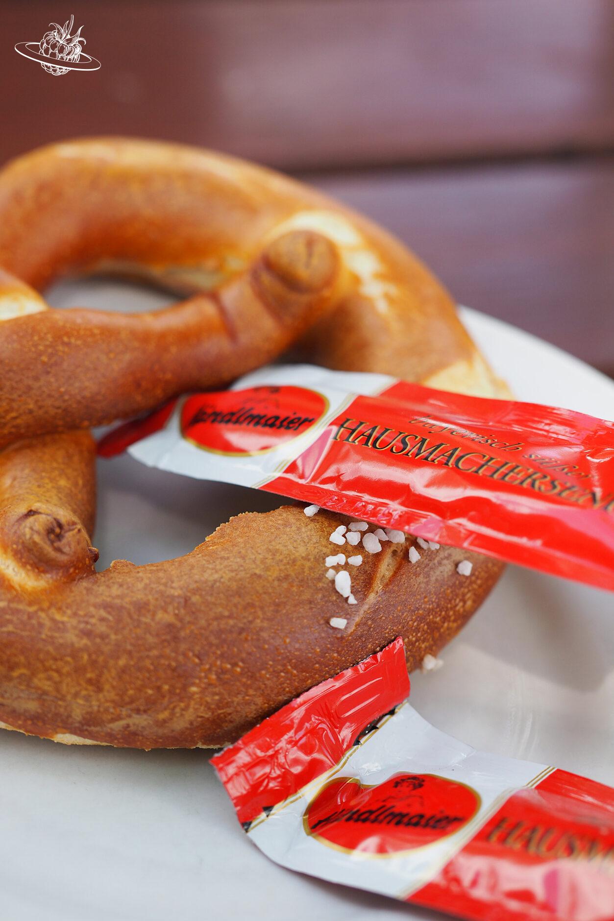 bretzel mit süssem senf