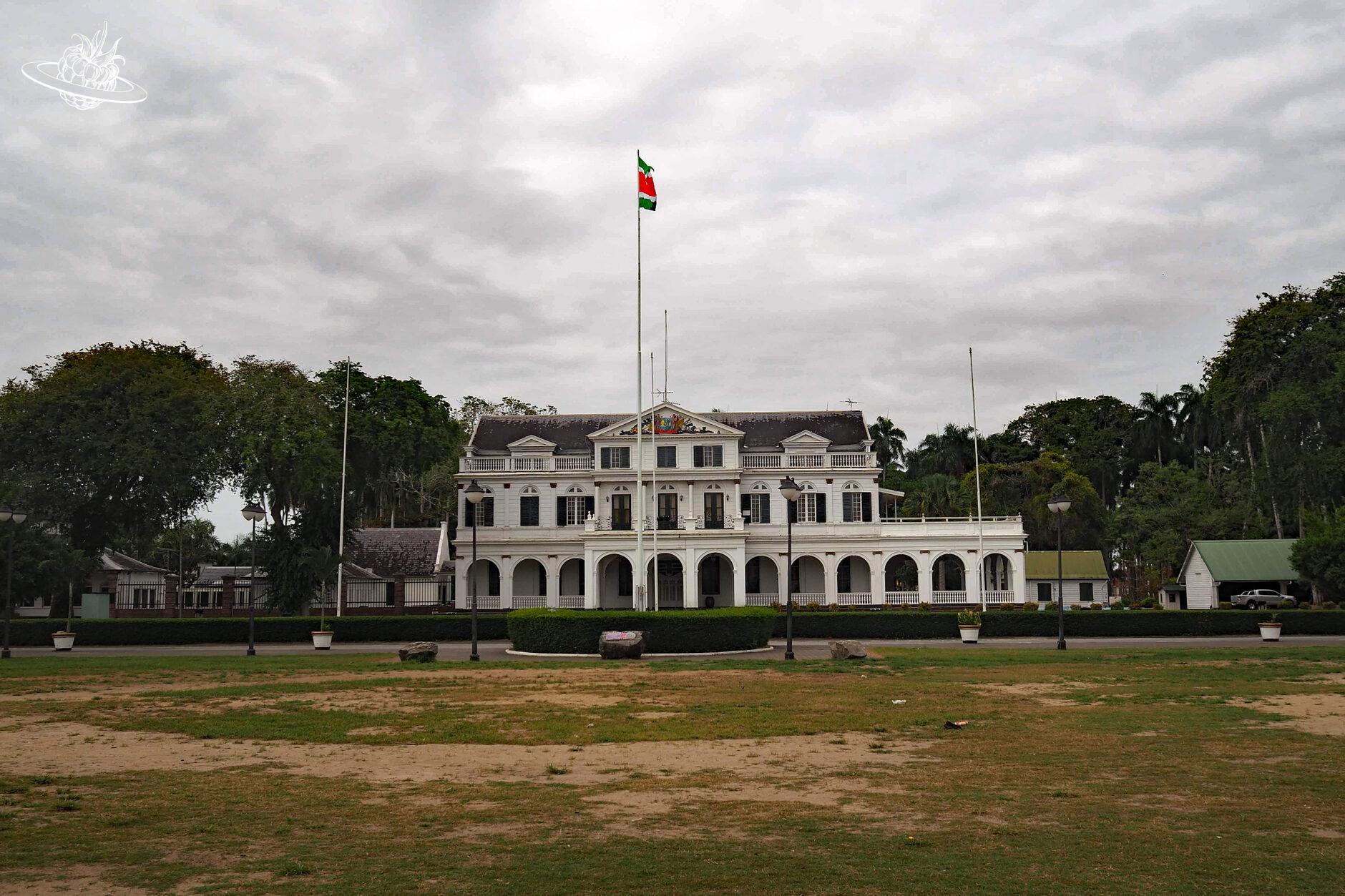 Blick auf den Regierungspalast in Paramaribo