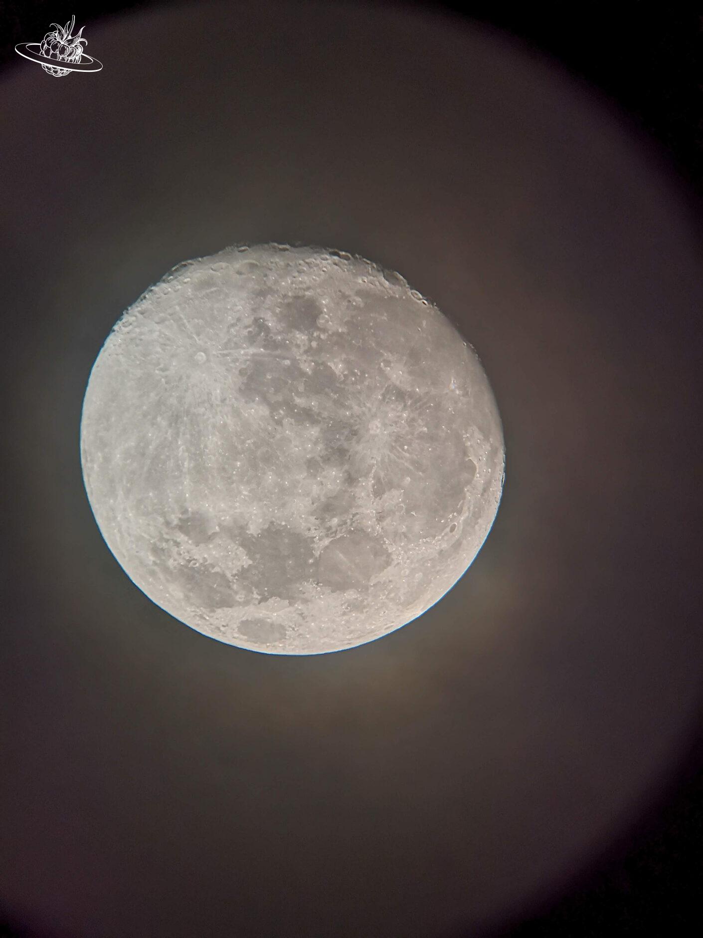 Mond, aufgenommen durch ein Teleskop