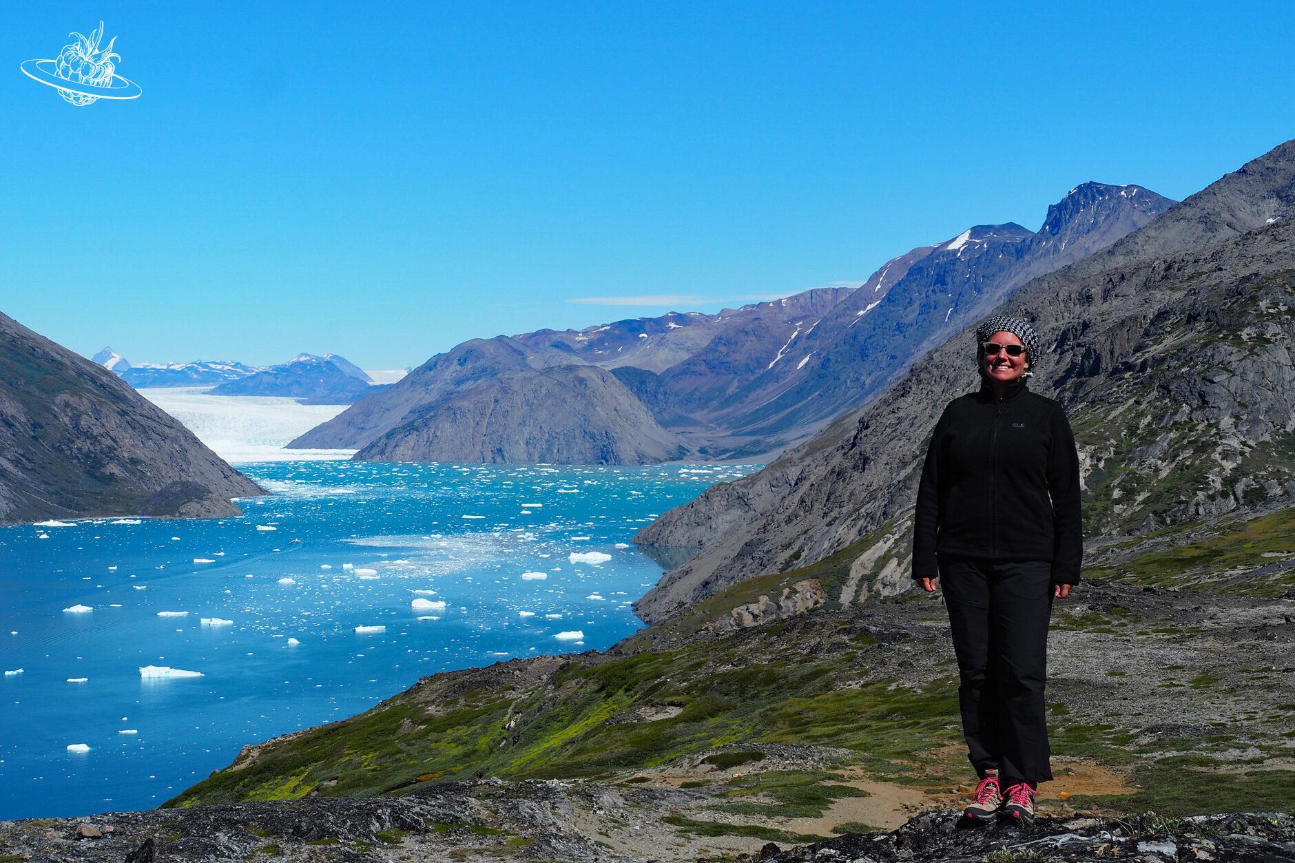 Ausblick auf Eiswelt in Grönland beim Wandern