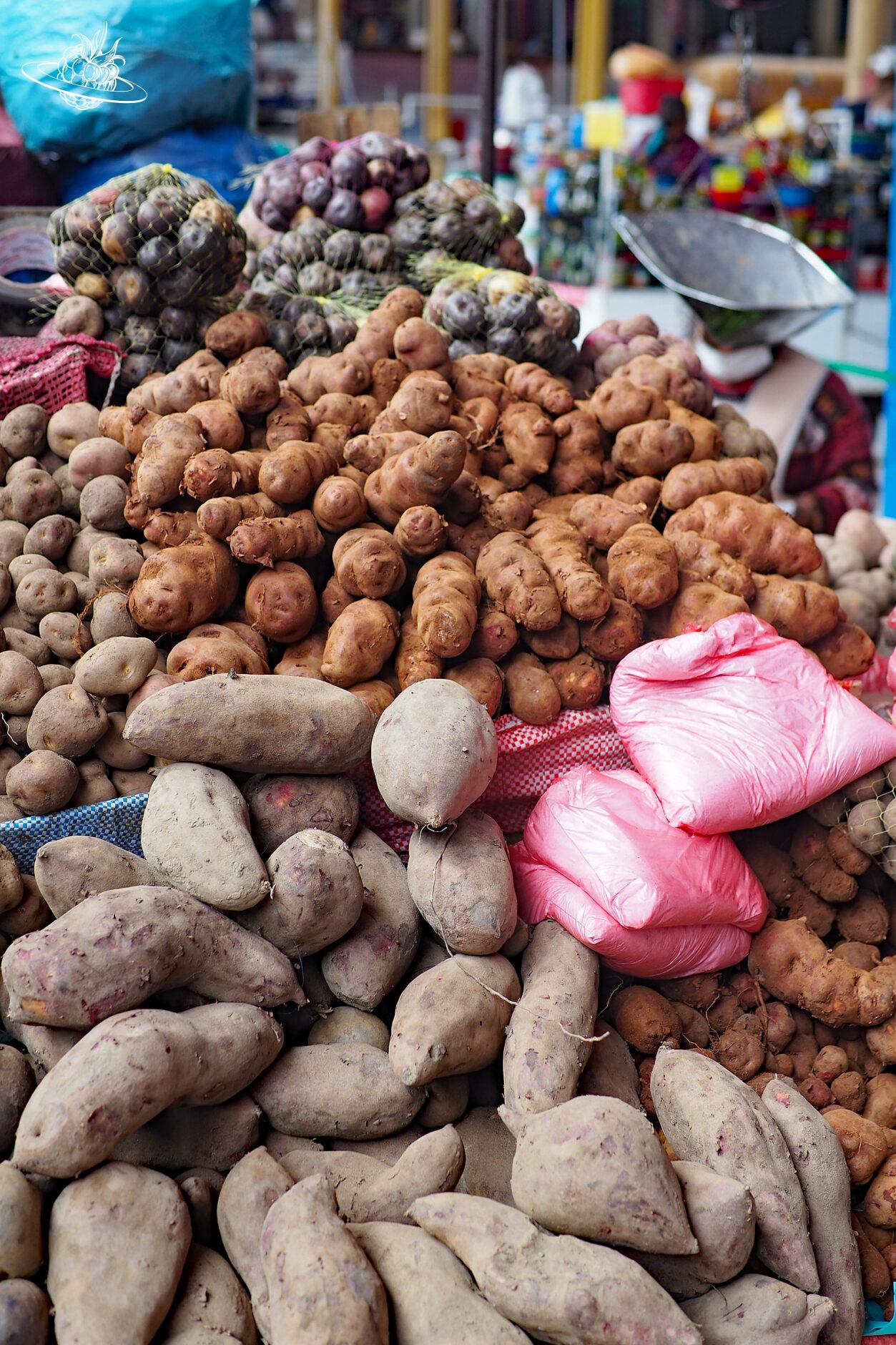 Verschiedene Kartoffeln auf dem Markt