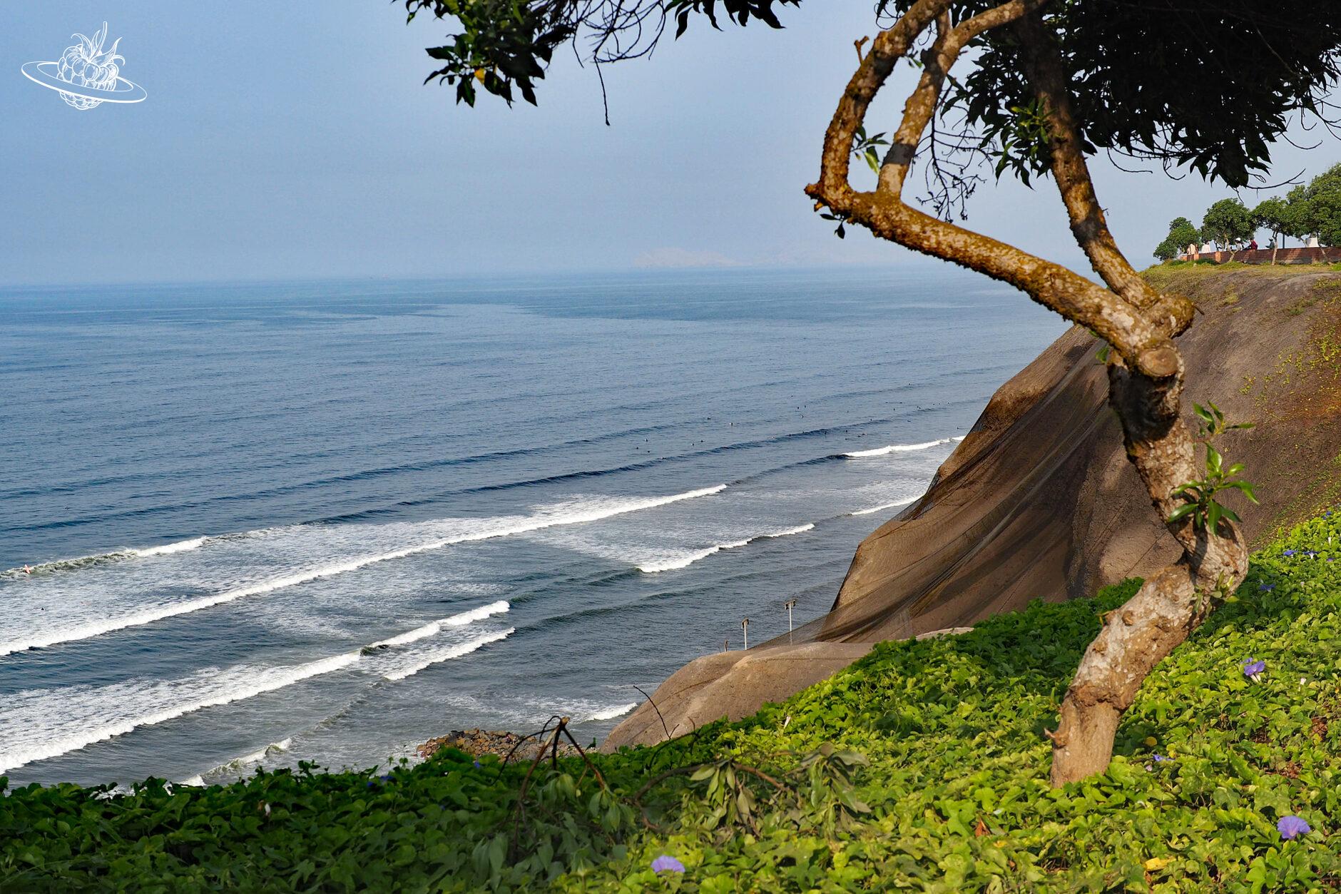 Brandung an der Küste von Lima