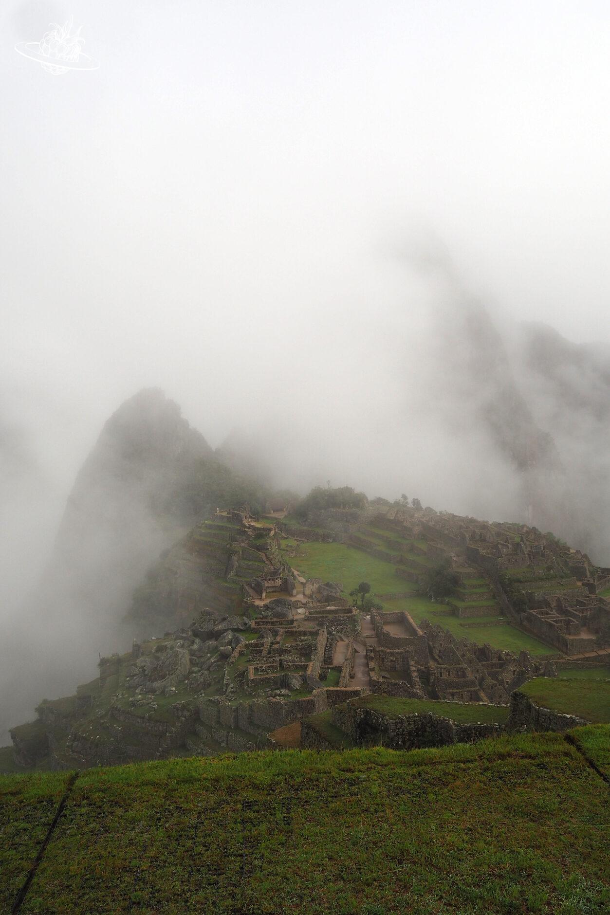 Der Machu Picchu im Nebel