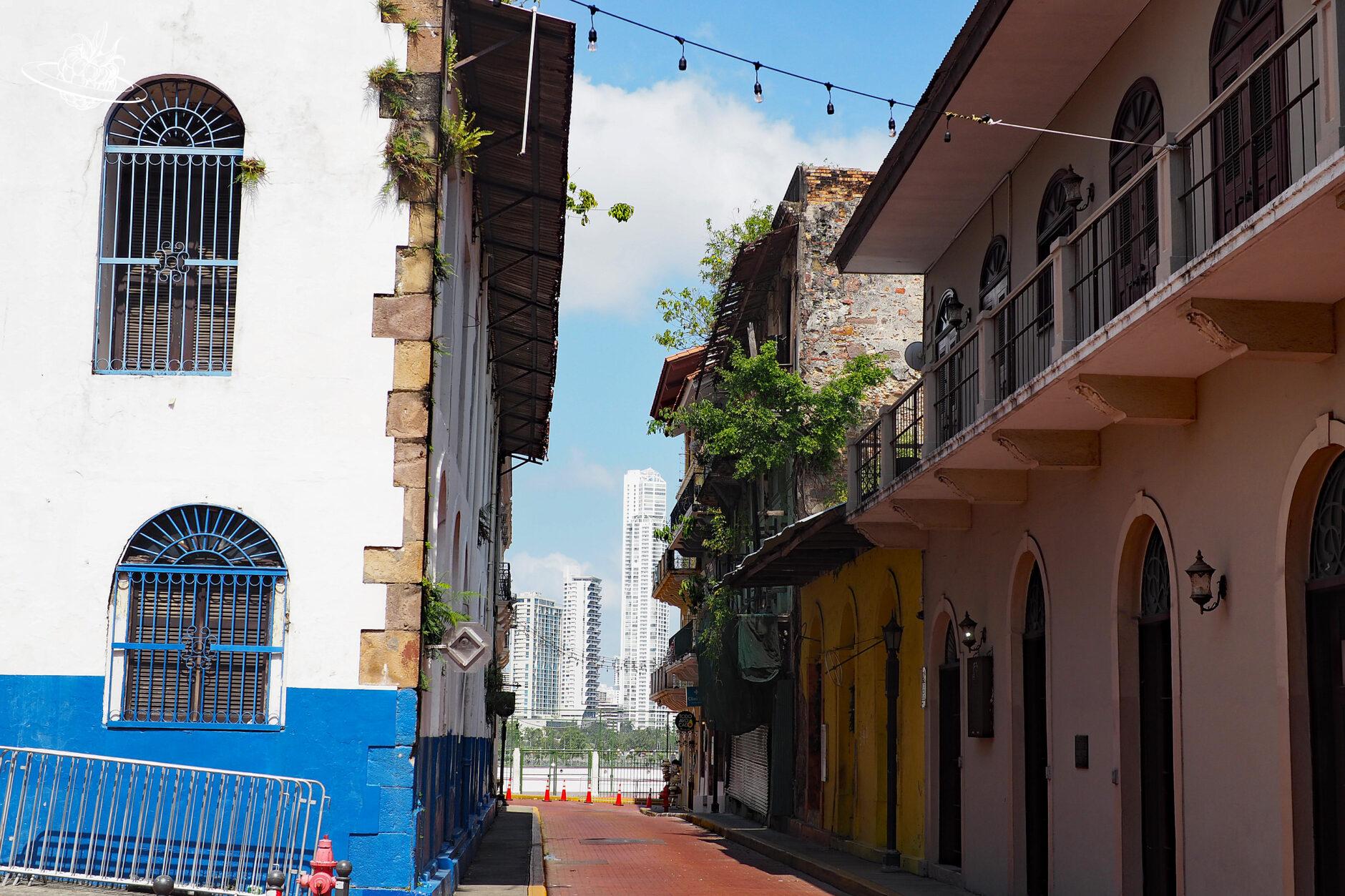 Altstadt und im Hintergrund Bankenviertel