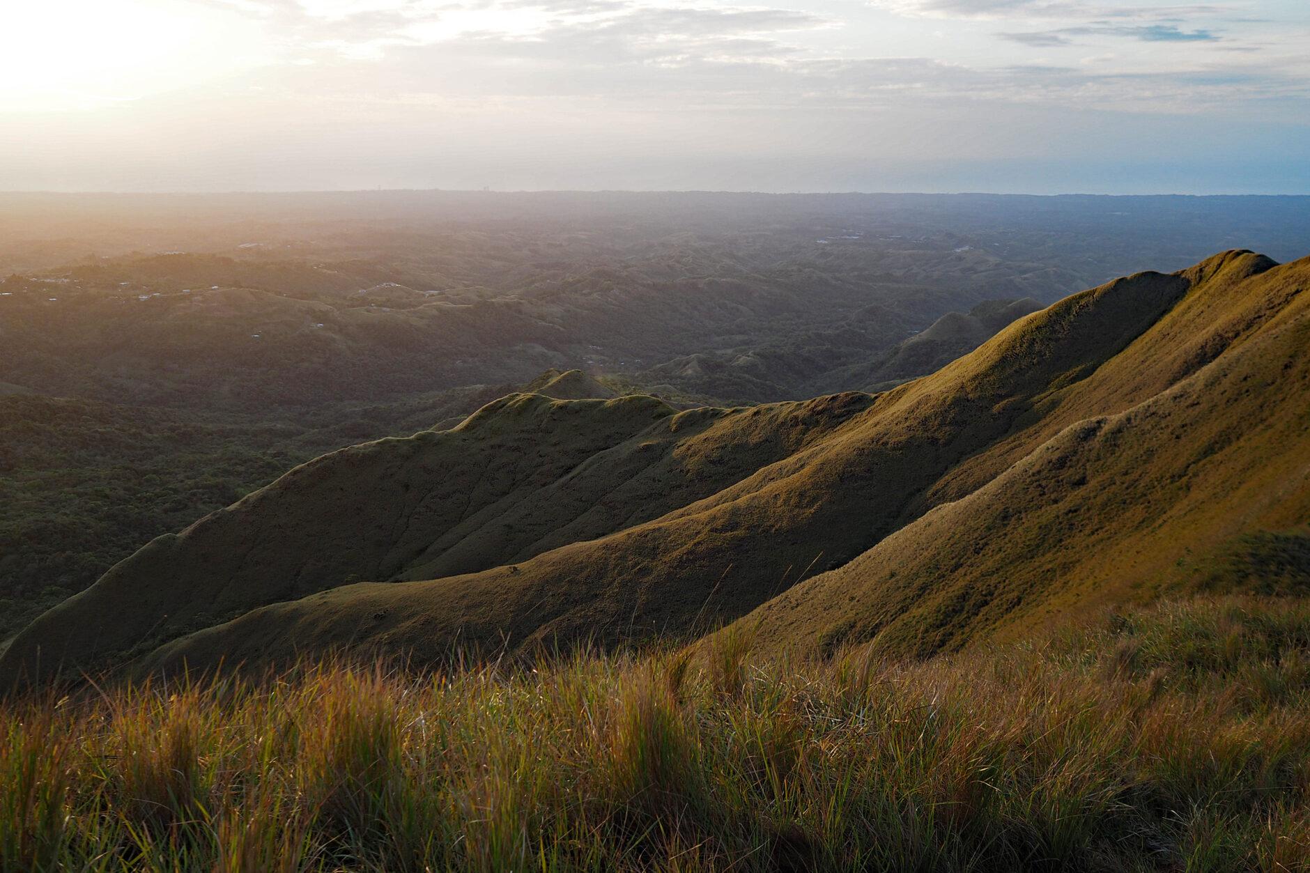 Sonnenaufgang über den Bergen