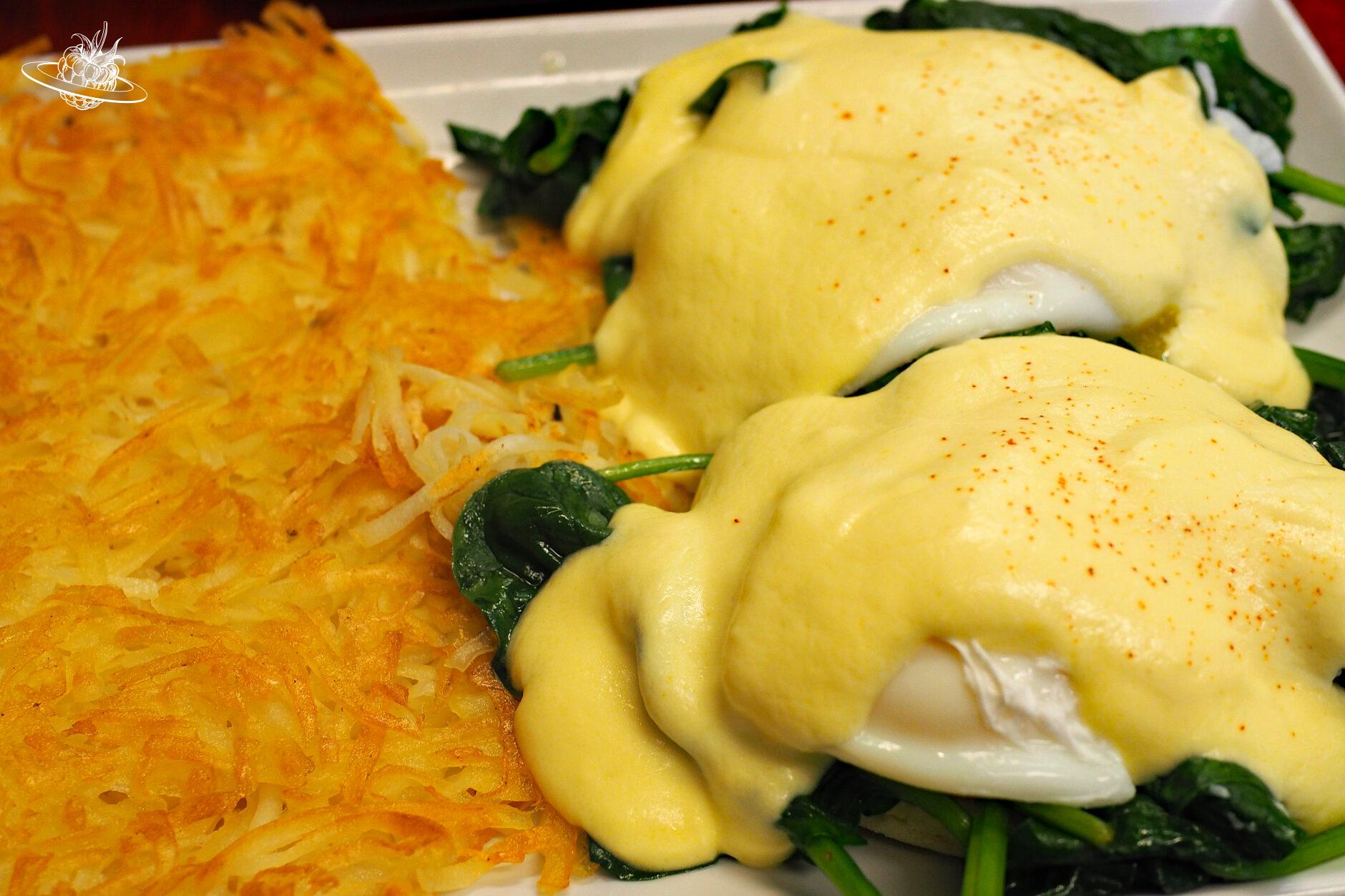 Egg Florentine mit Kartoffeln