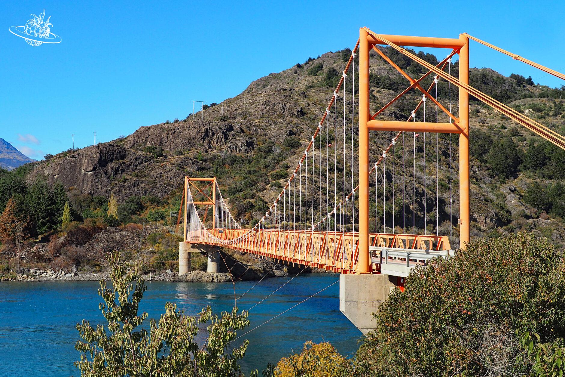 rote bruecke in patagonien