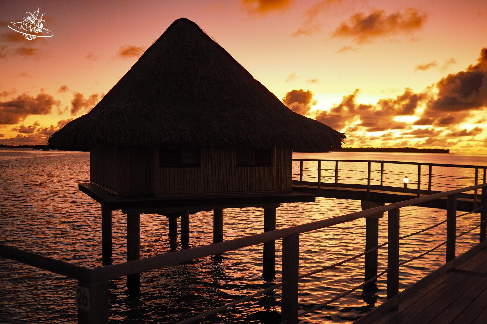 hütte über dem wasser