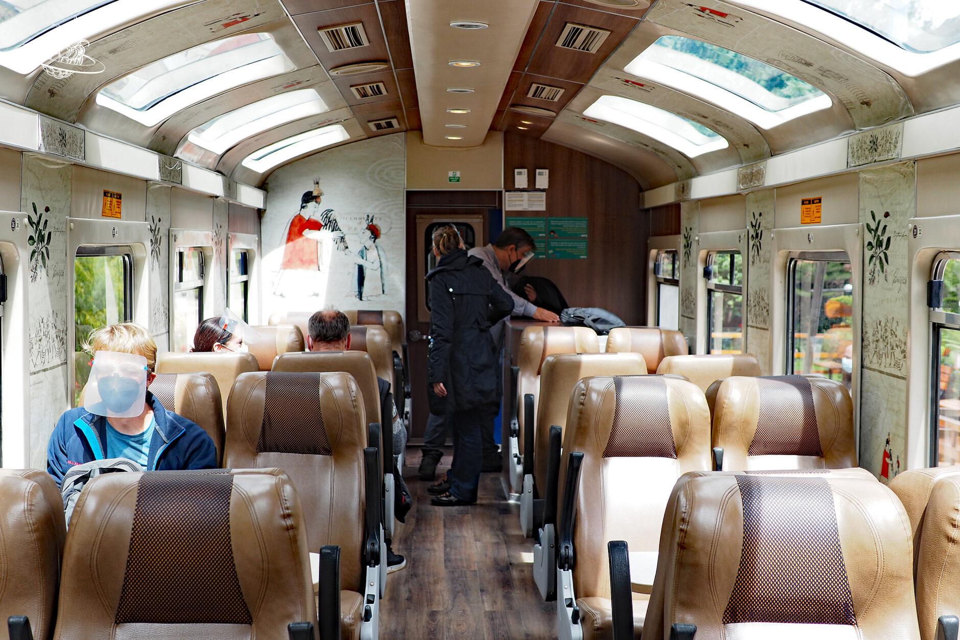 mann mit scheibe vor dem kopf