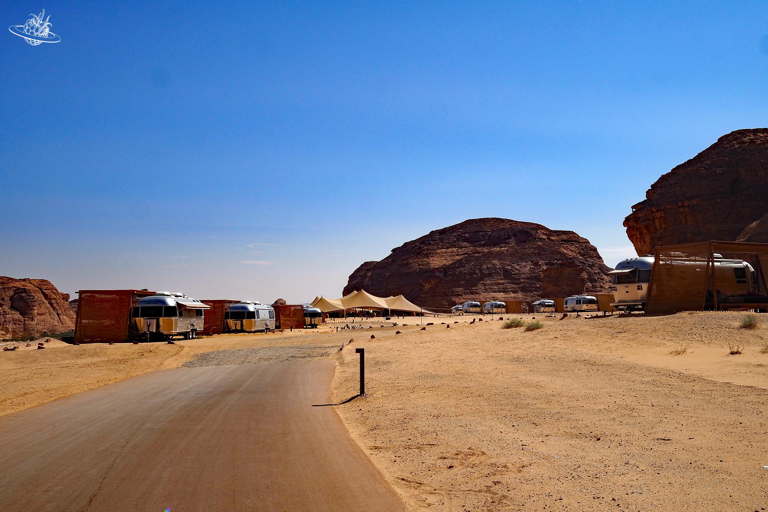 Wohnwagen Hotel in der Wüste