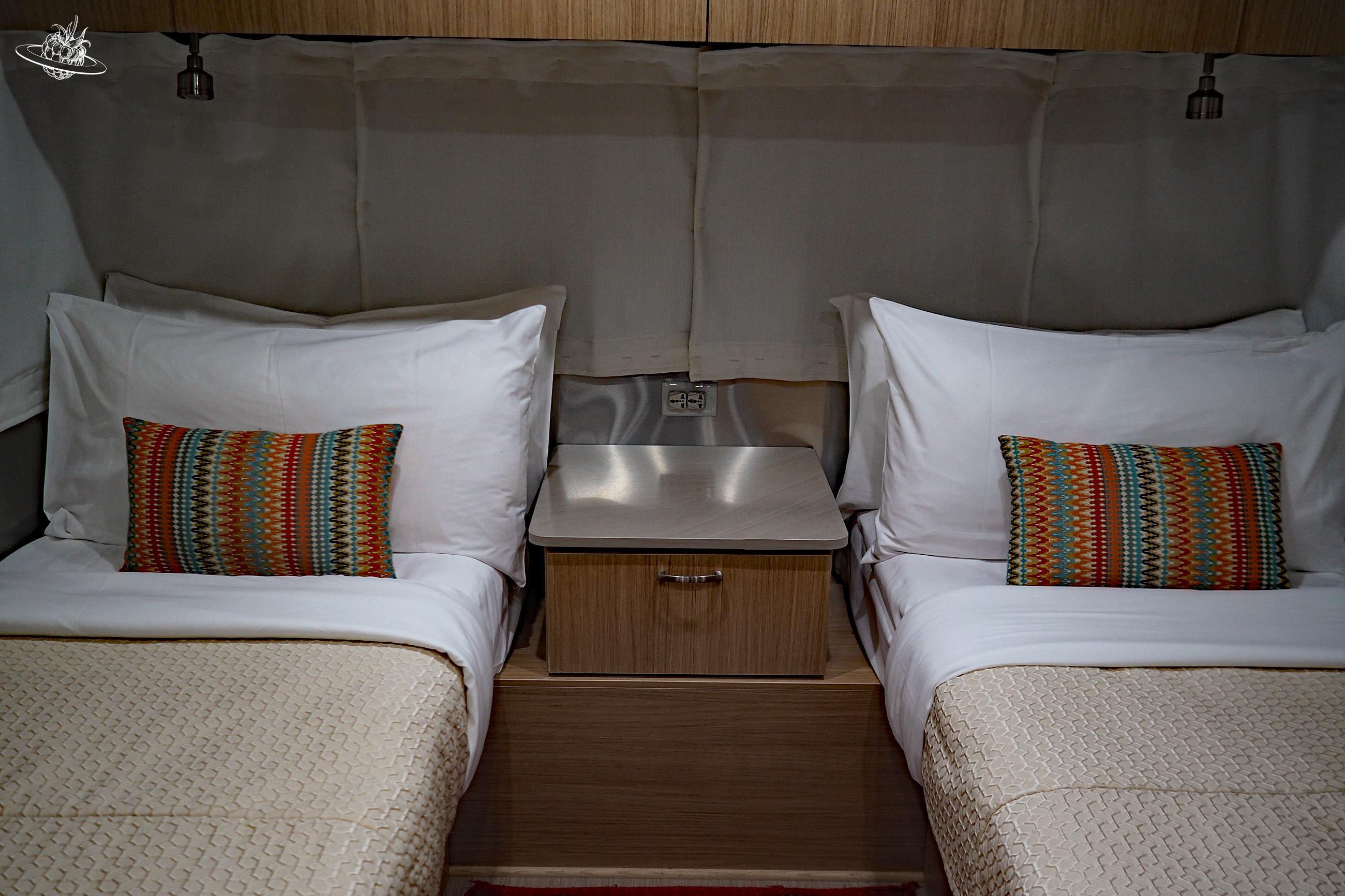 Zwei getrennte Betten im Caravan