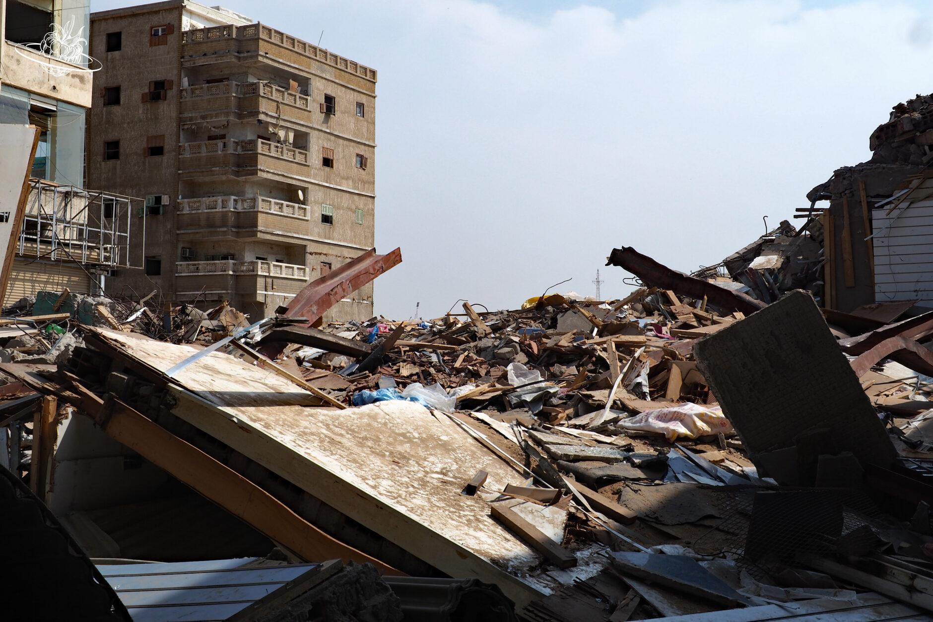 Riesige Baustelle aus Holz und Beton