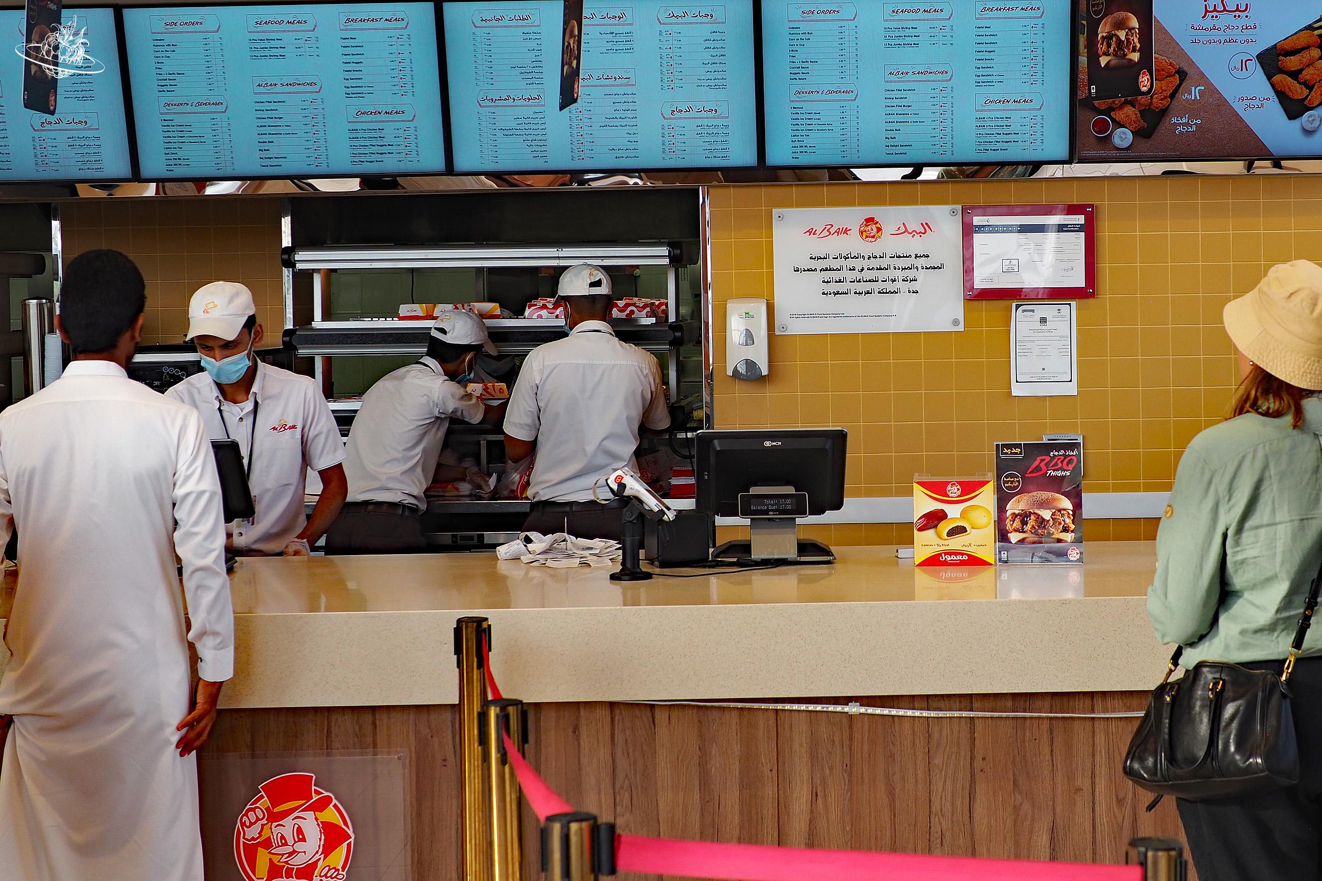 Getrennte Warteschlange für Männer und Frauen