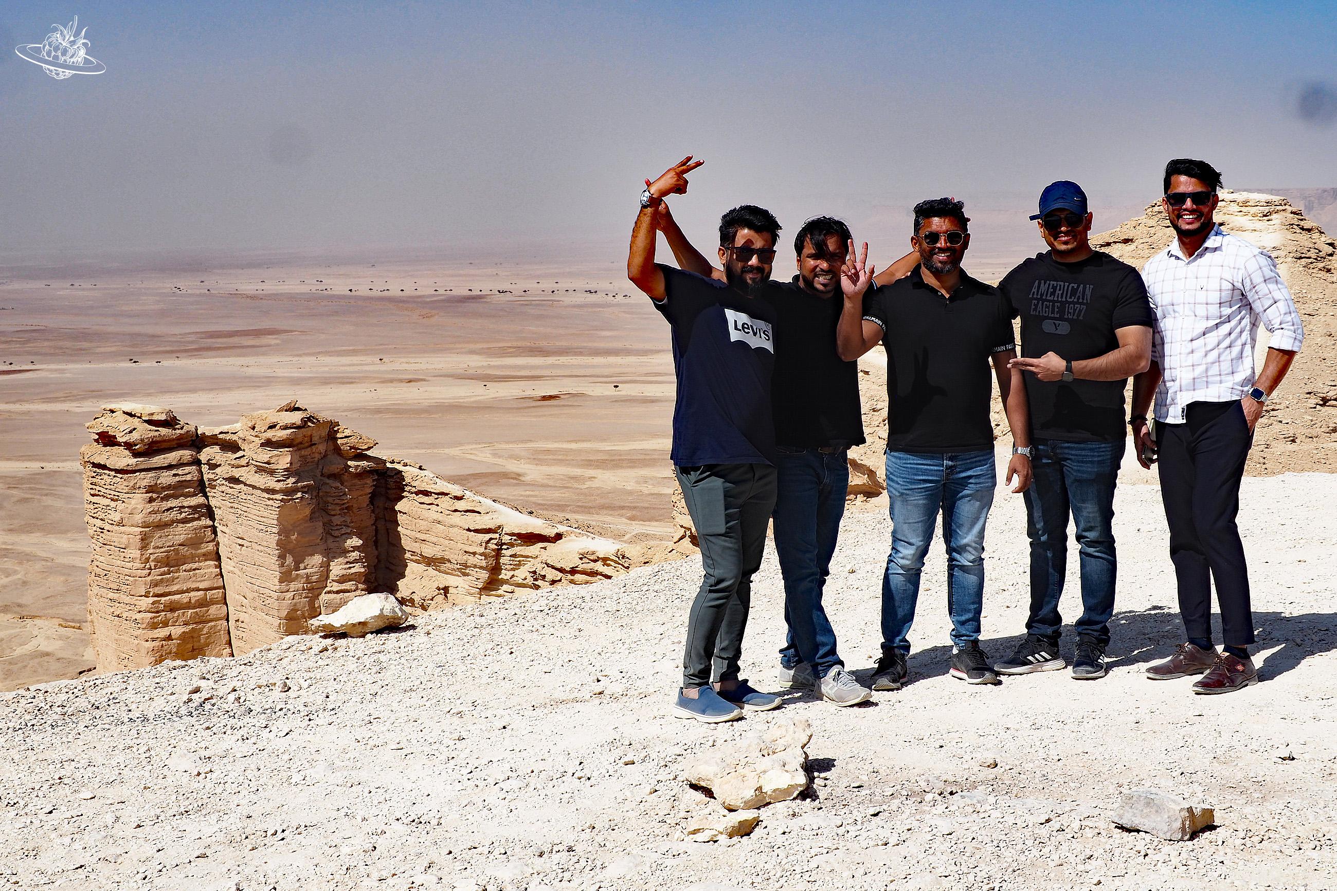 5 Männer vor dem Edge of the world