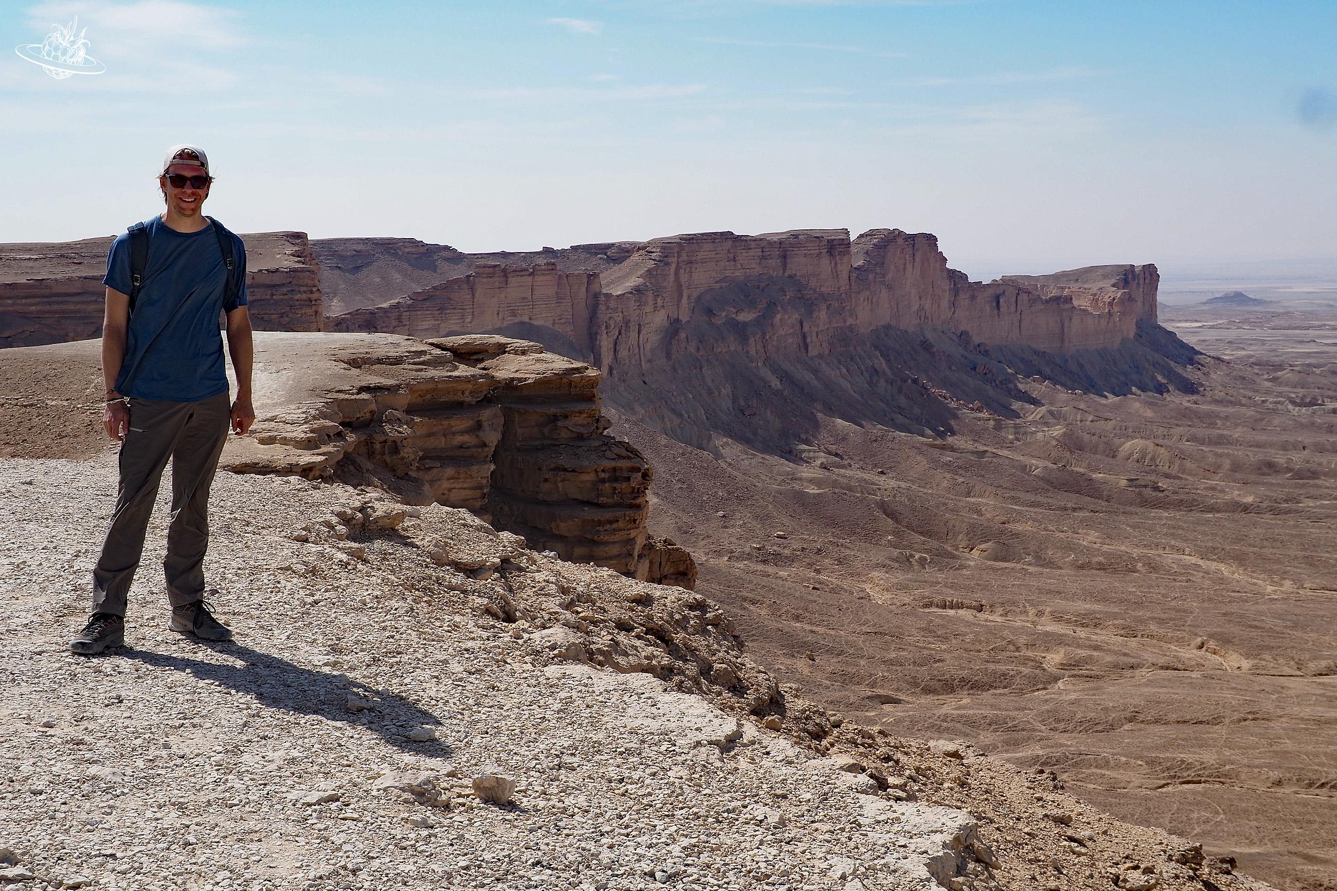 Mann vor Edge of the world