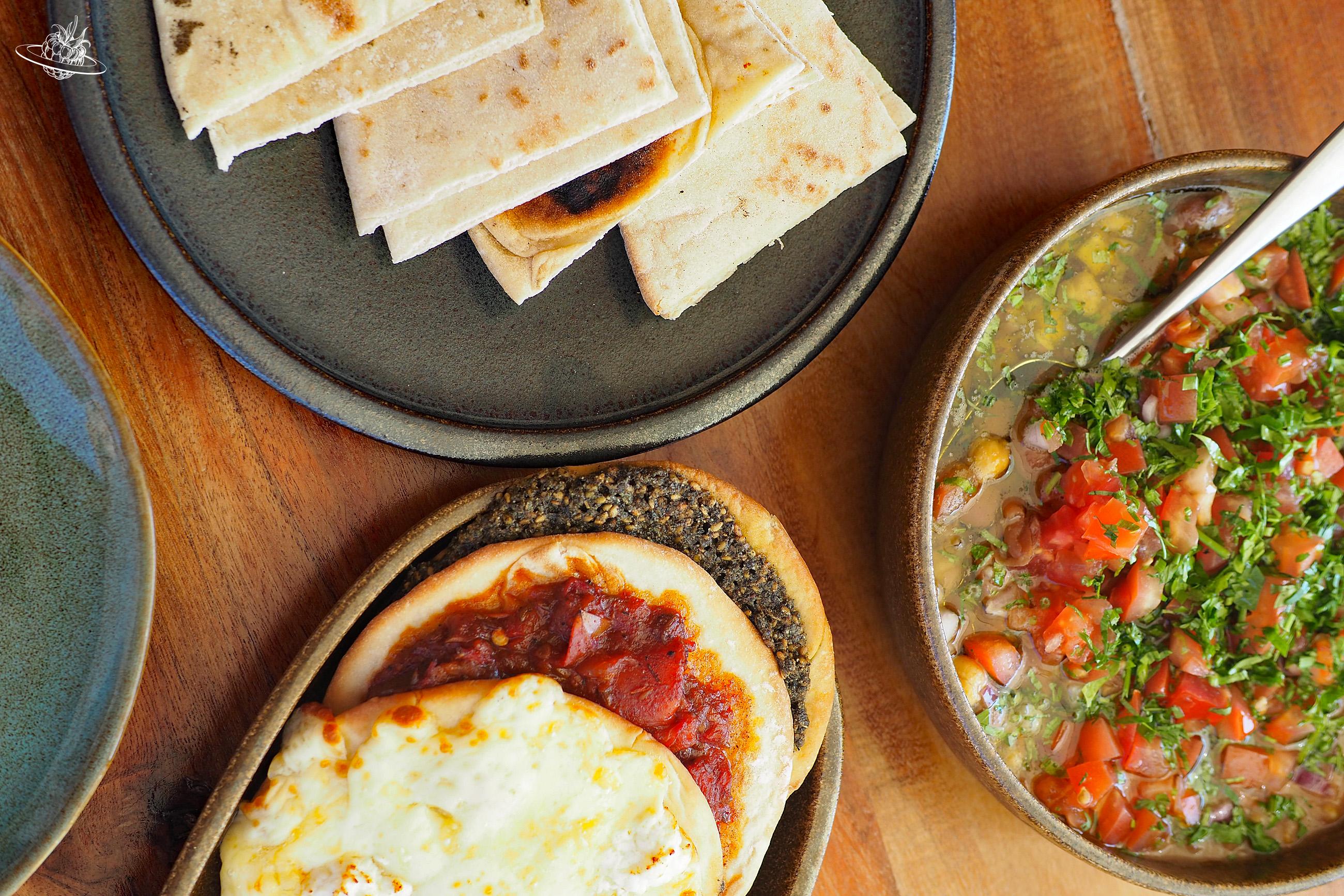 Fladenbrot, Tomate mit Kichererbsen, Belegte Brote