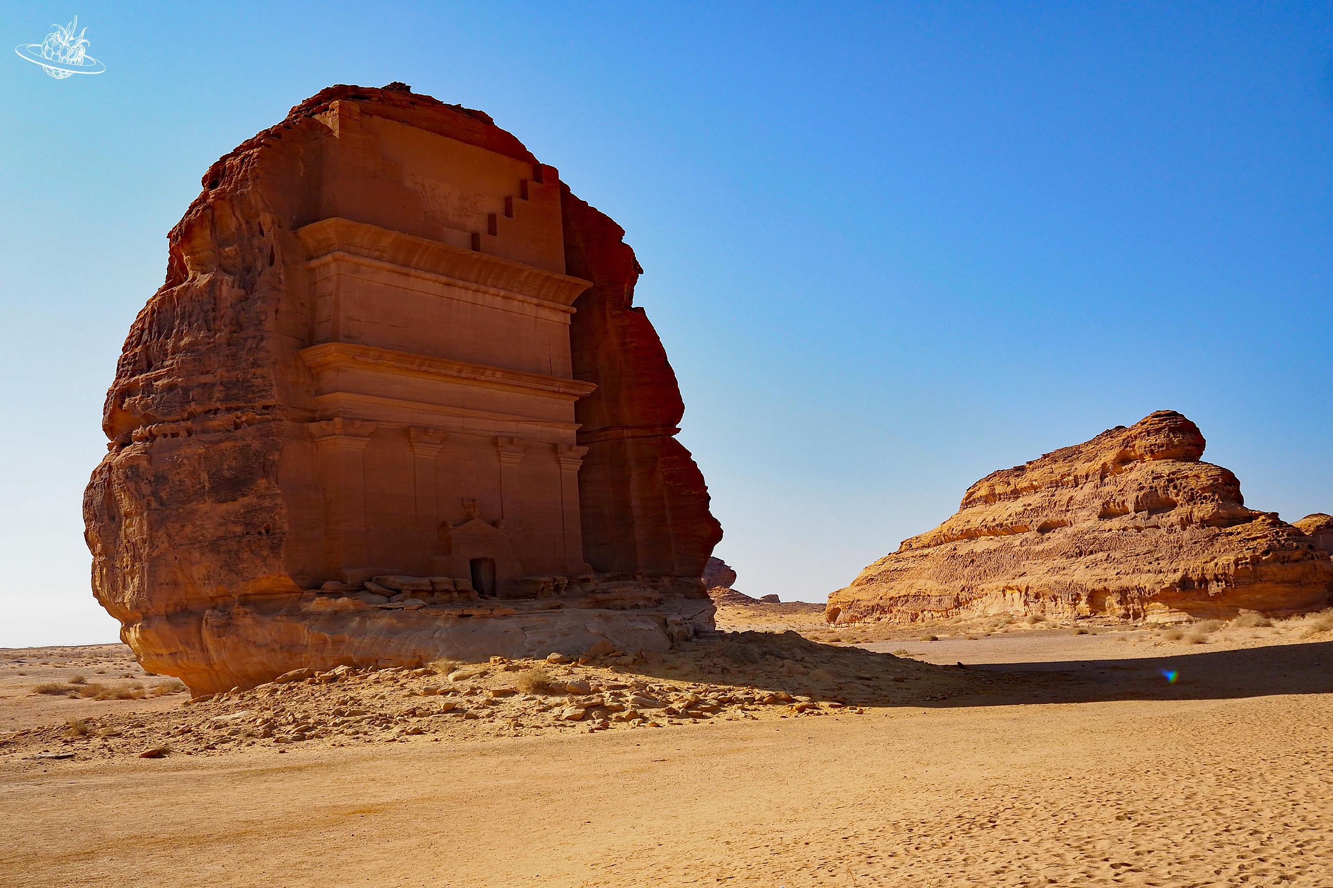 Grab in ein Fels gemeiselt