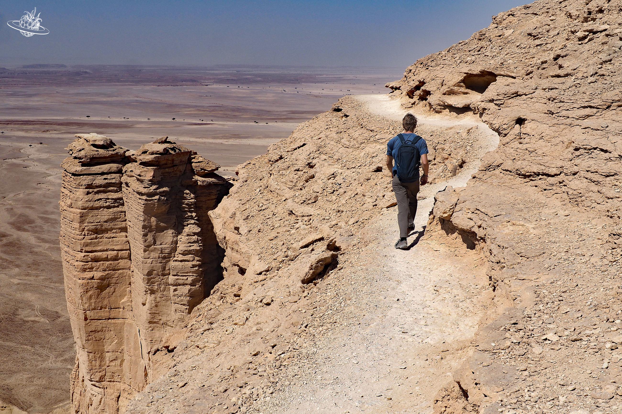 Mann in Stein- und Felswüste