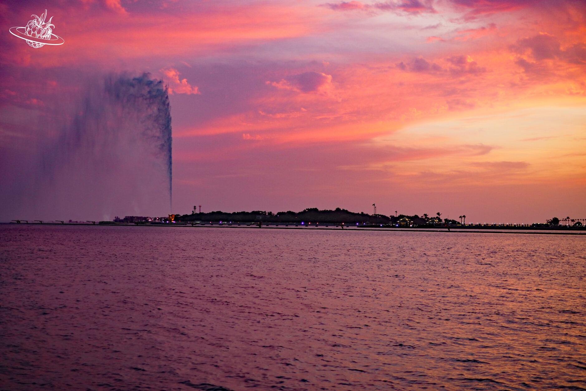 Stimmungsbild Sonnenuntergang mit Wasserbrunnen