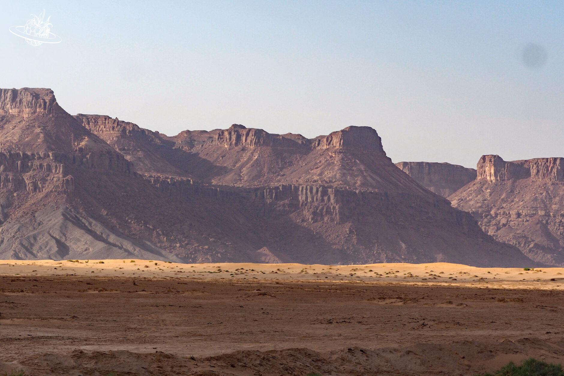 Sand- und Steinwüste