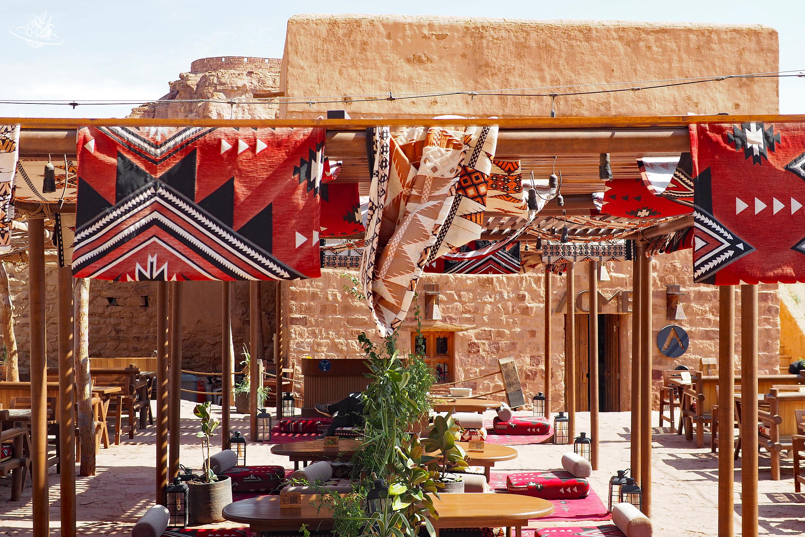 dekoriertes Restaurant in der Stadt