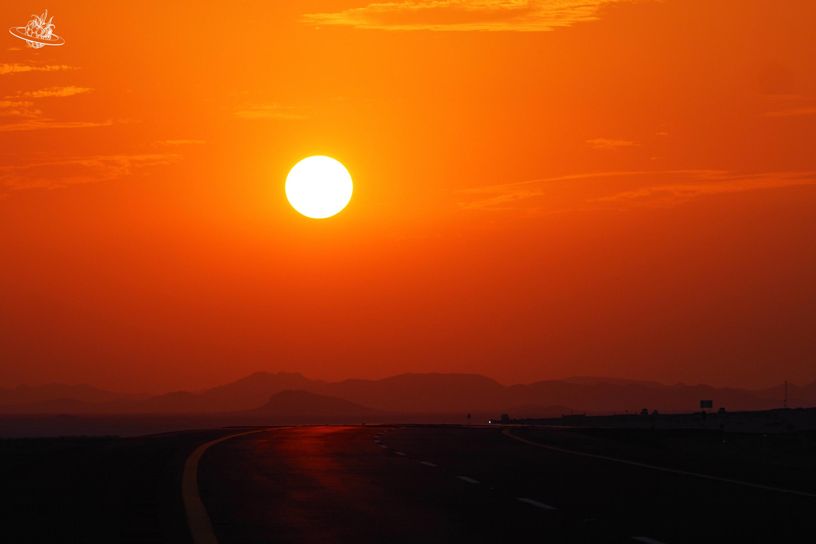 Grosse Abendsonne am Horizont