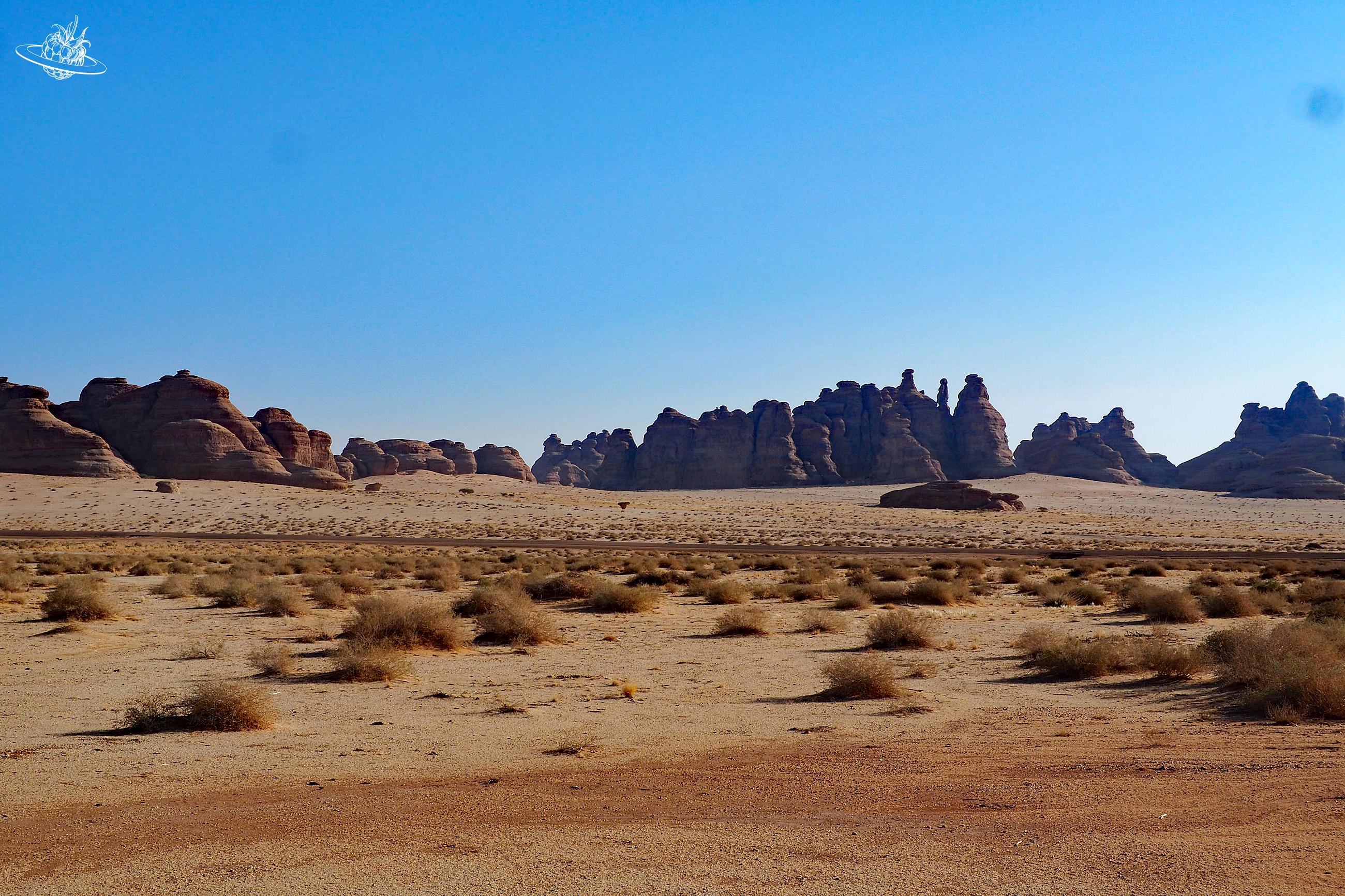 Steinformationen entlang der Strasse