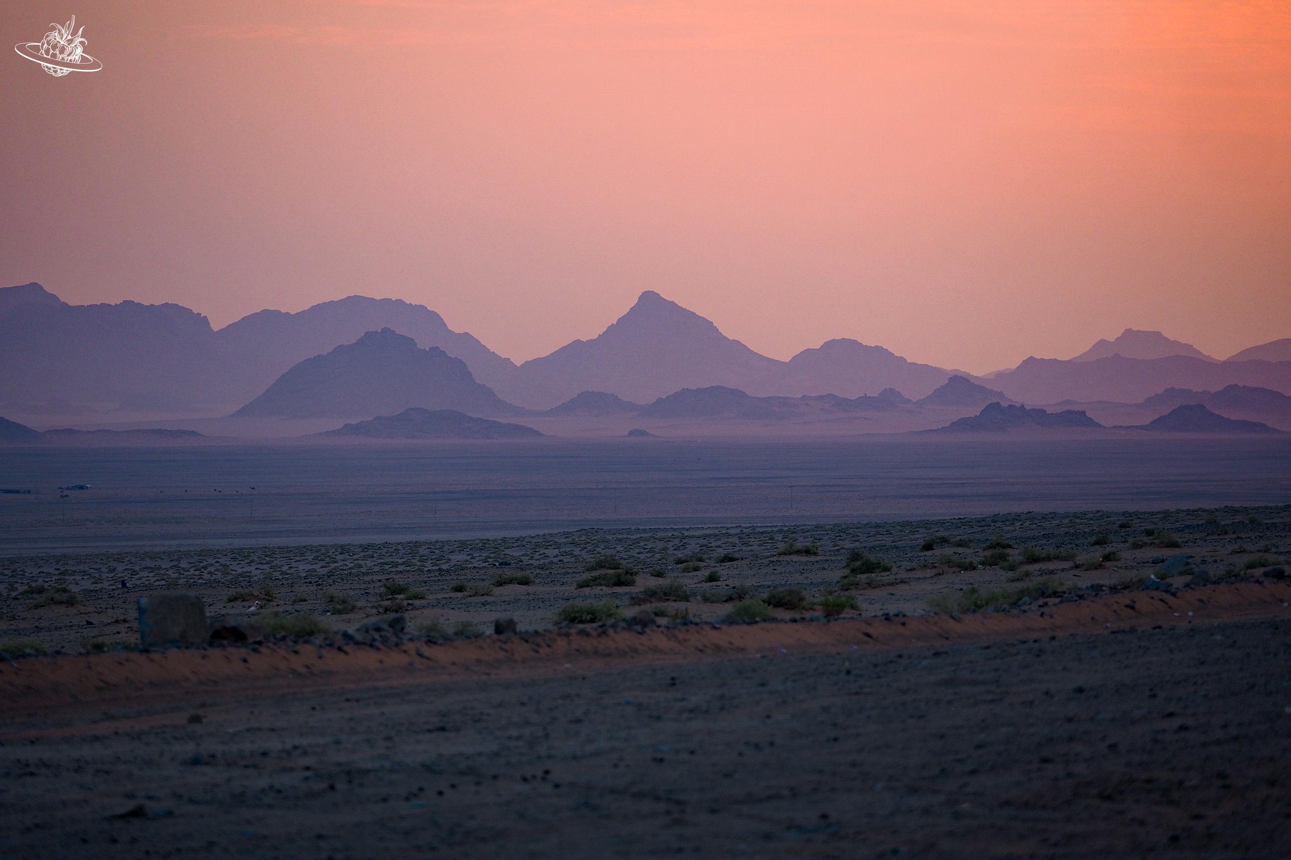 Sonnenuntergangsstimmung über den Bergen