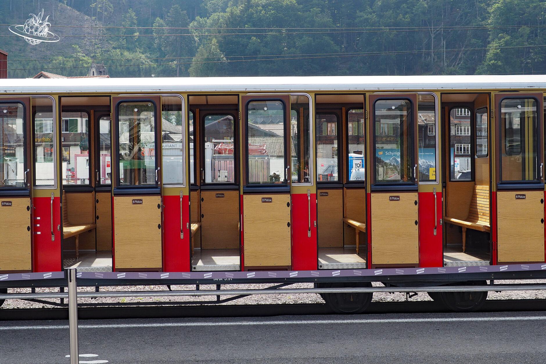 Offener Wagen einer Bergeisenbahn