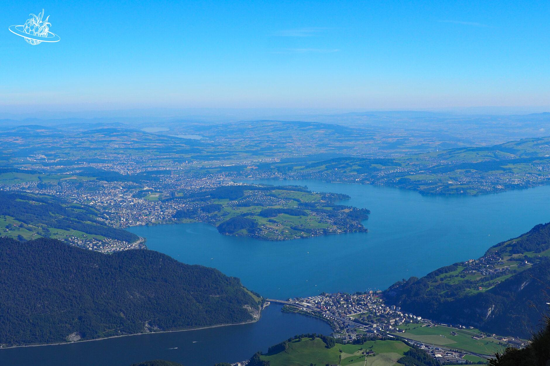 Weitblick über See und Dörfer