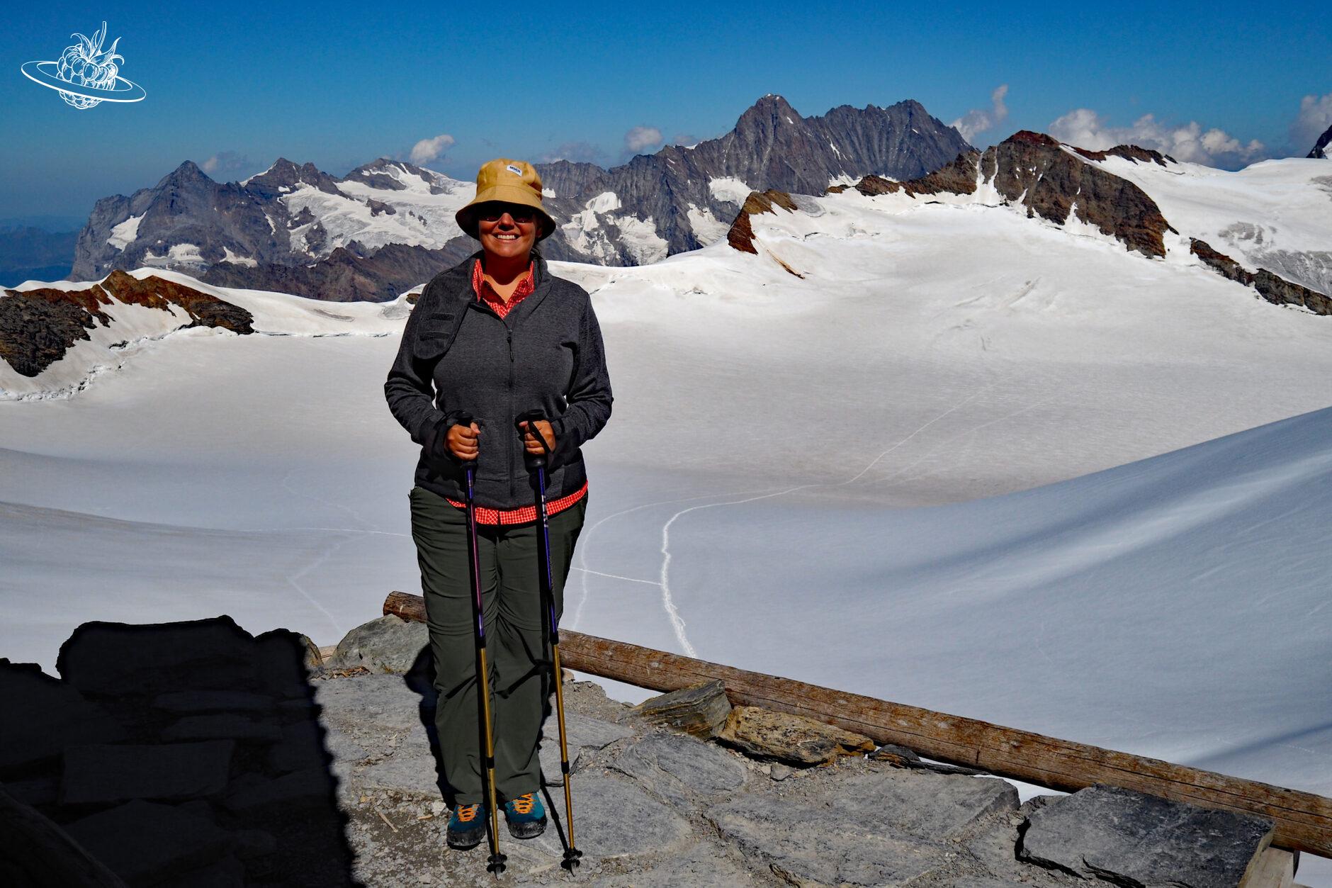 Frau vor dem Eismeer