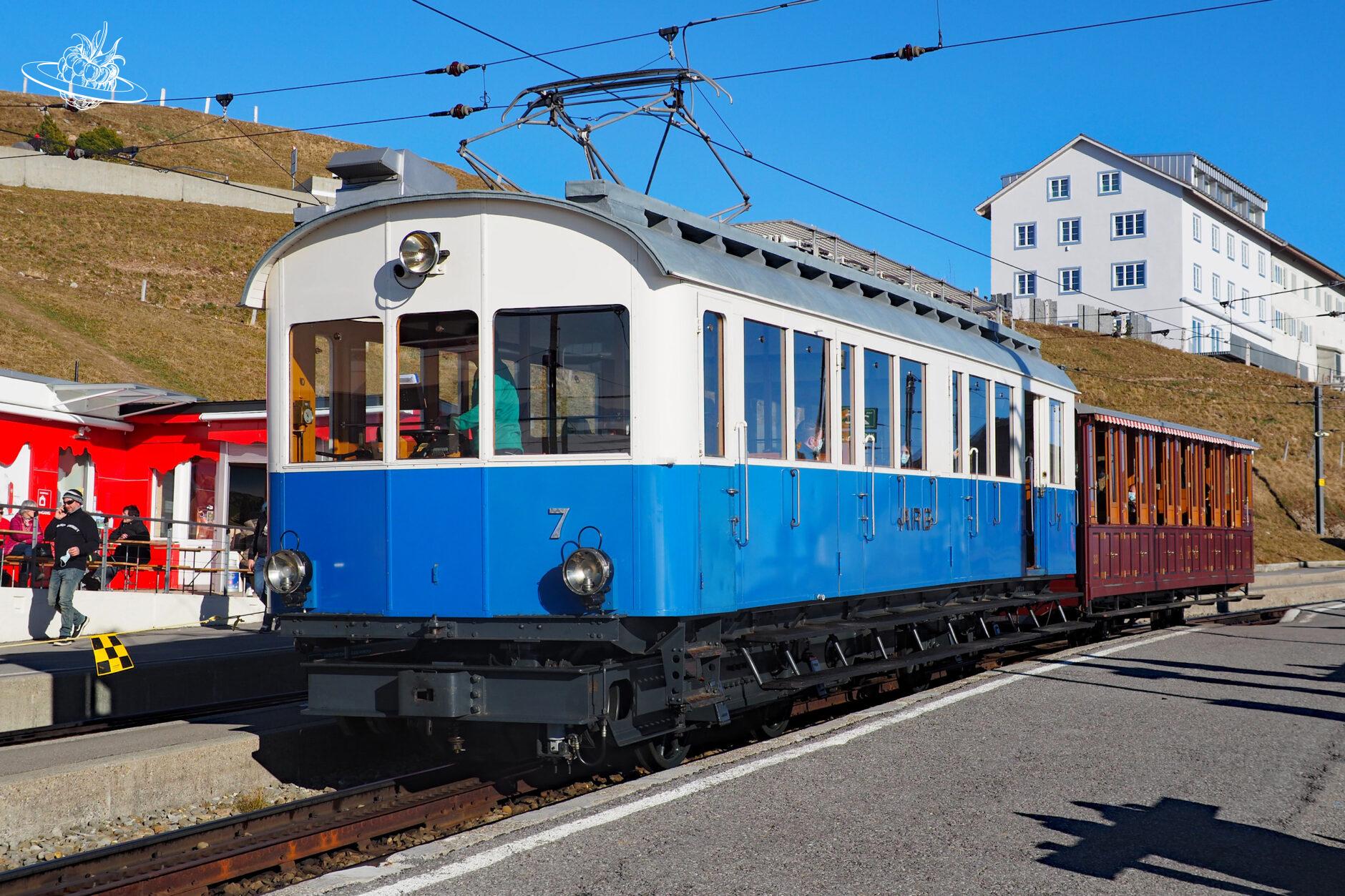 Eisenbahn mit offenem Wagen