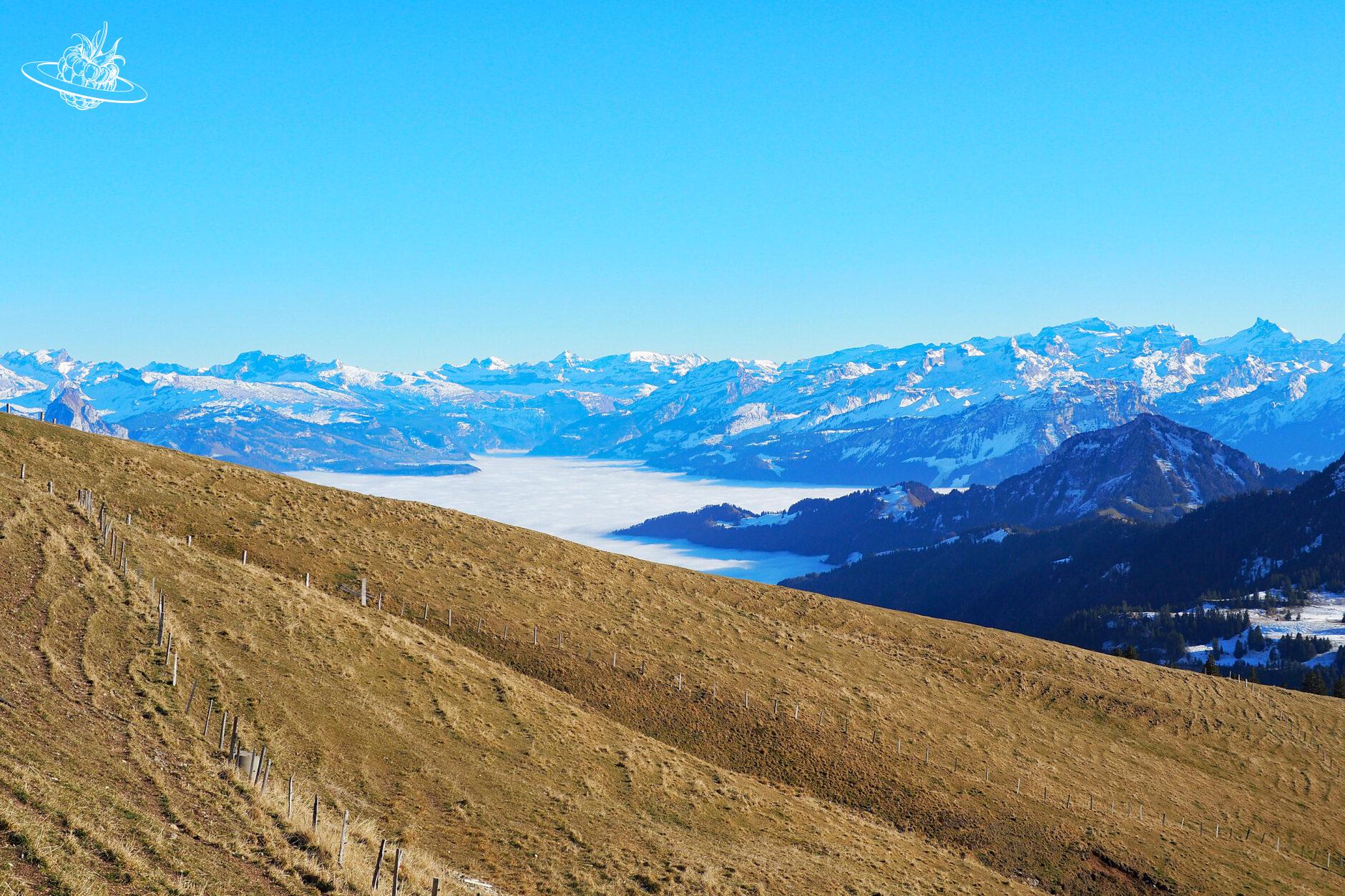 Aussicht Bergkette und Nebelmeer
