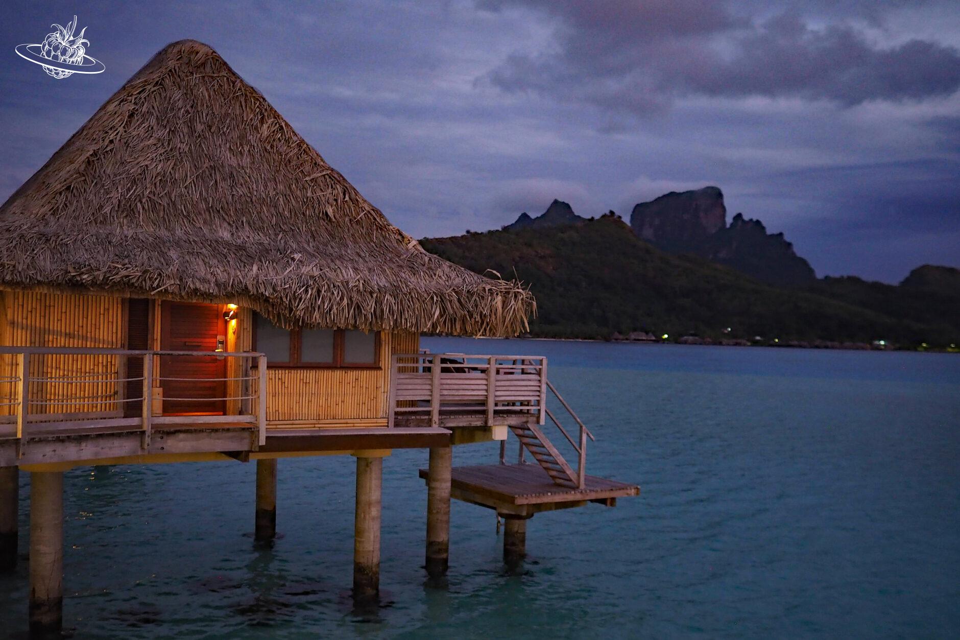 Französisch Polynesien - Bora Bora - Bungalow am Abend