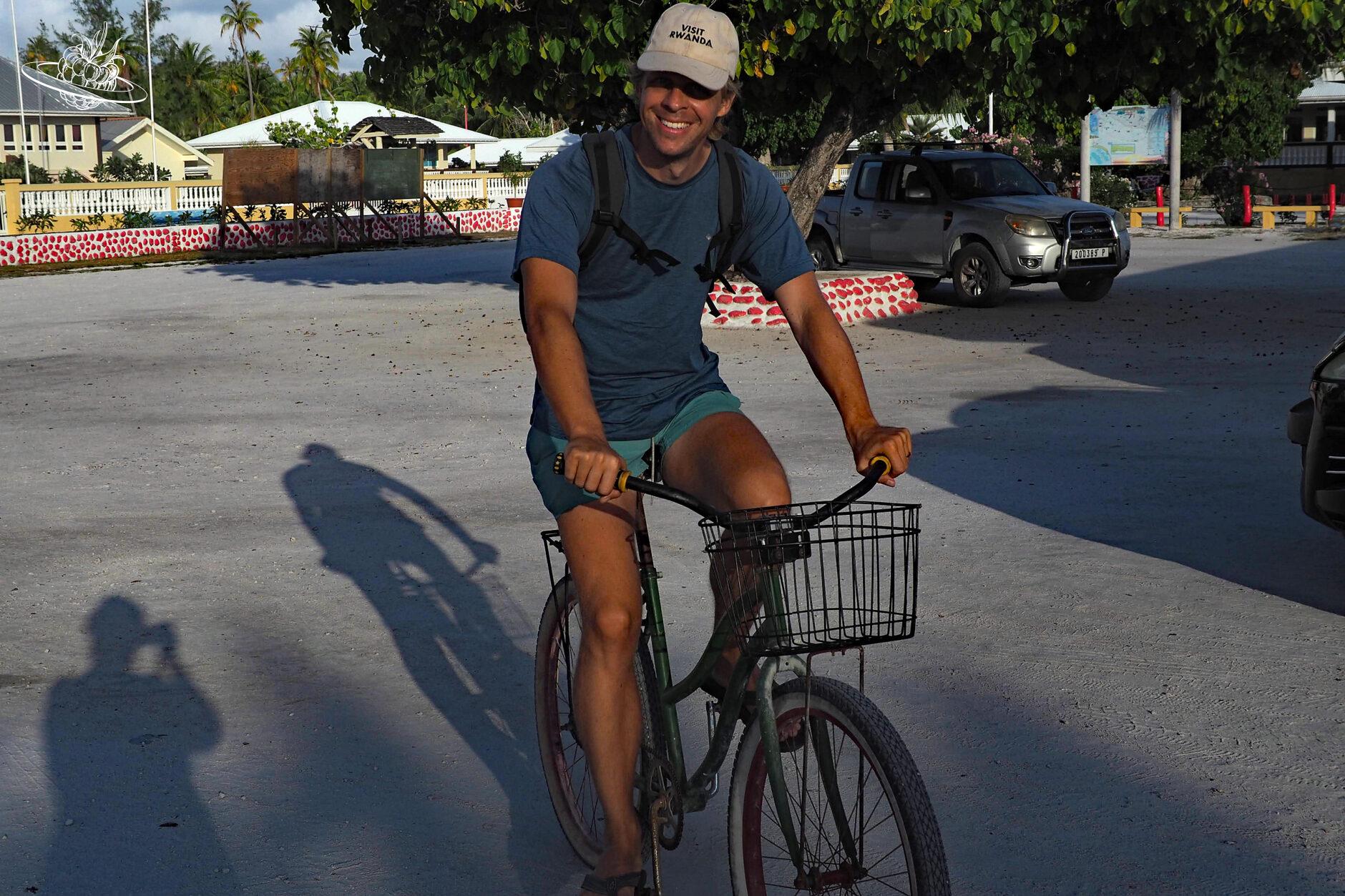 Französisch Polynesien - Fakarava - Stefan auf Velo