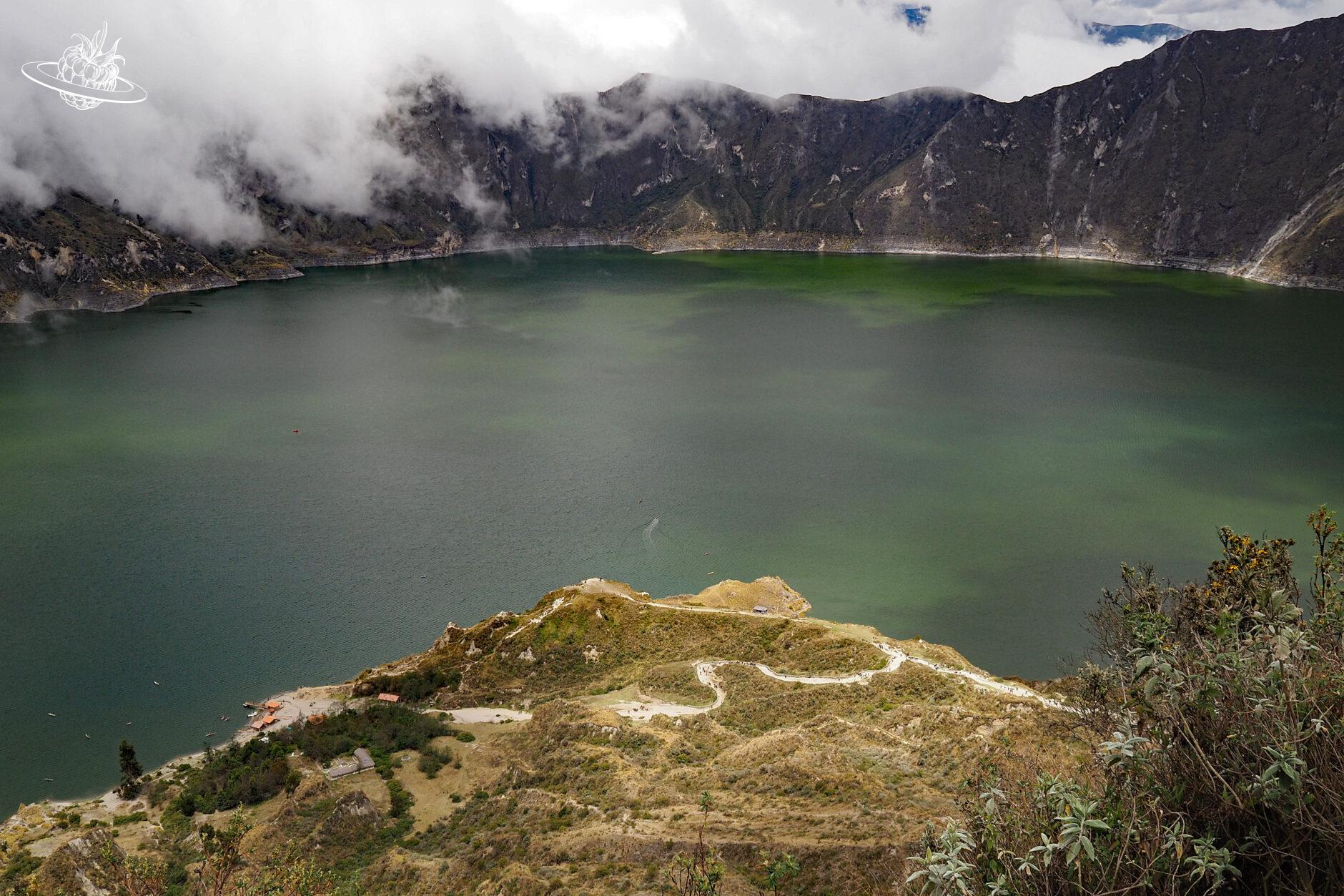 Kratersee mit verschiedenen Farben