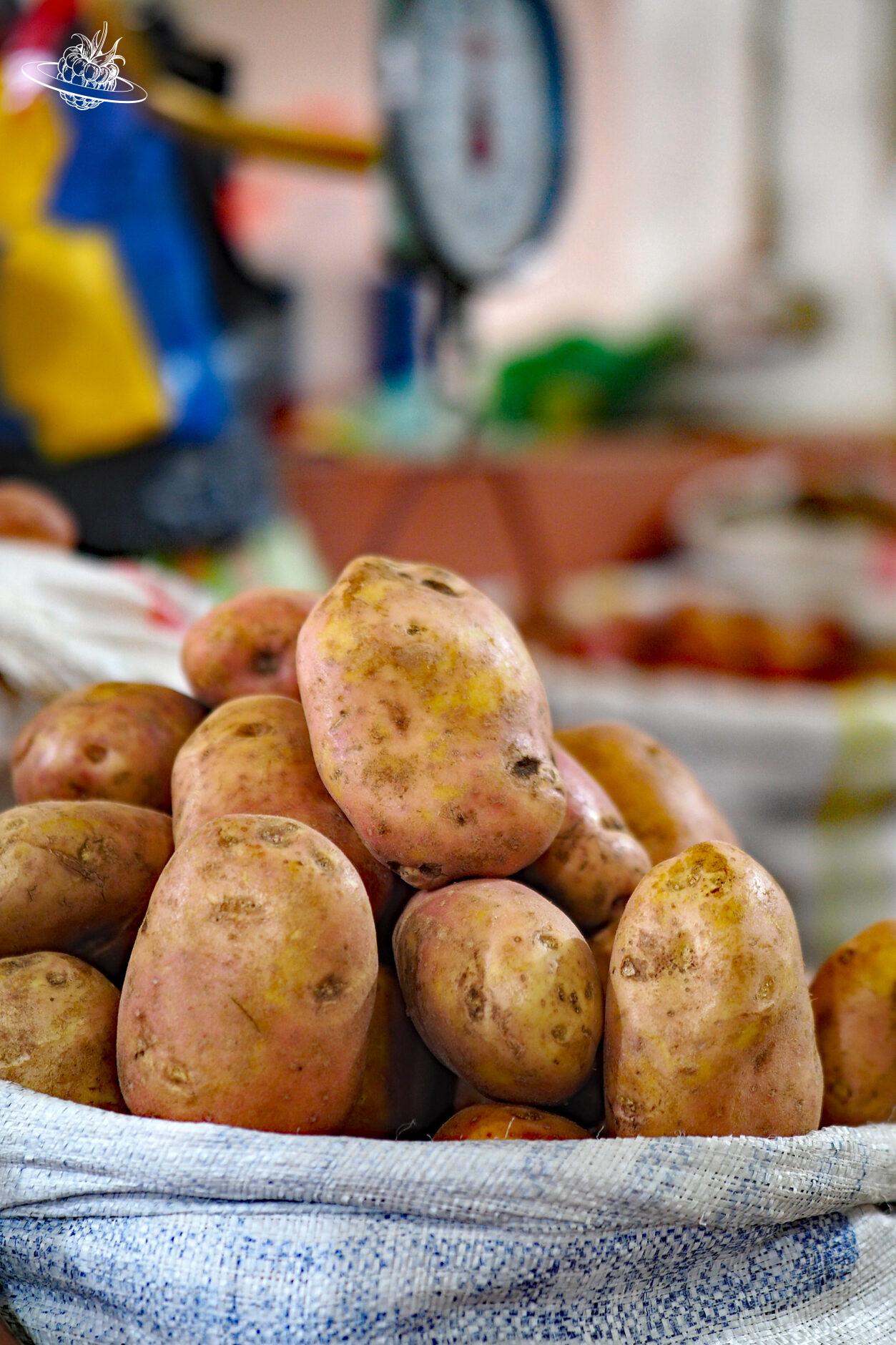 Kartoffel bei einem Marktstand