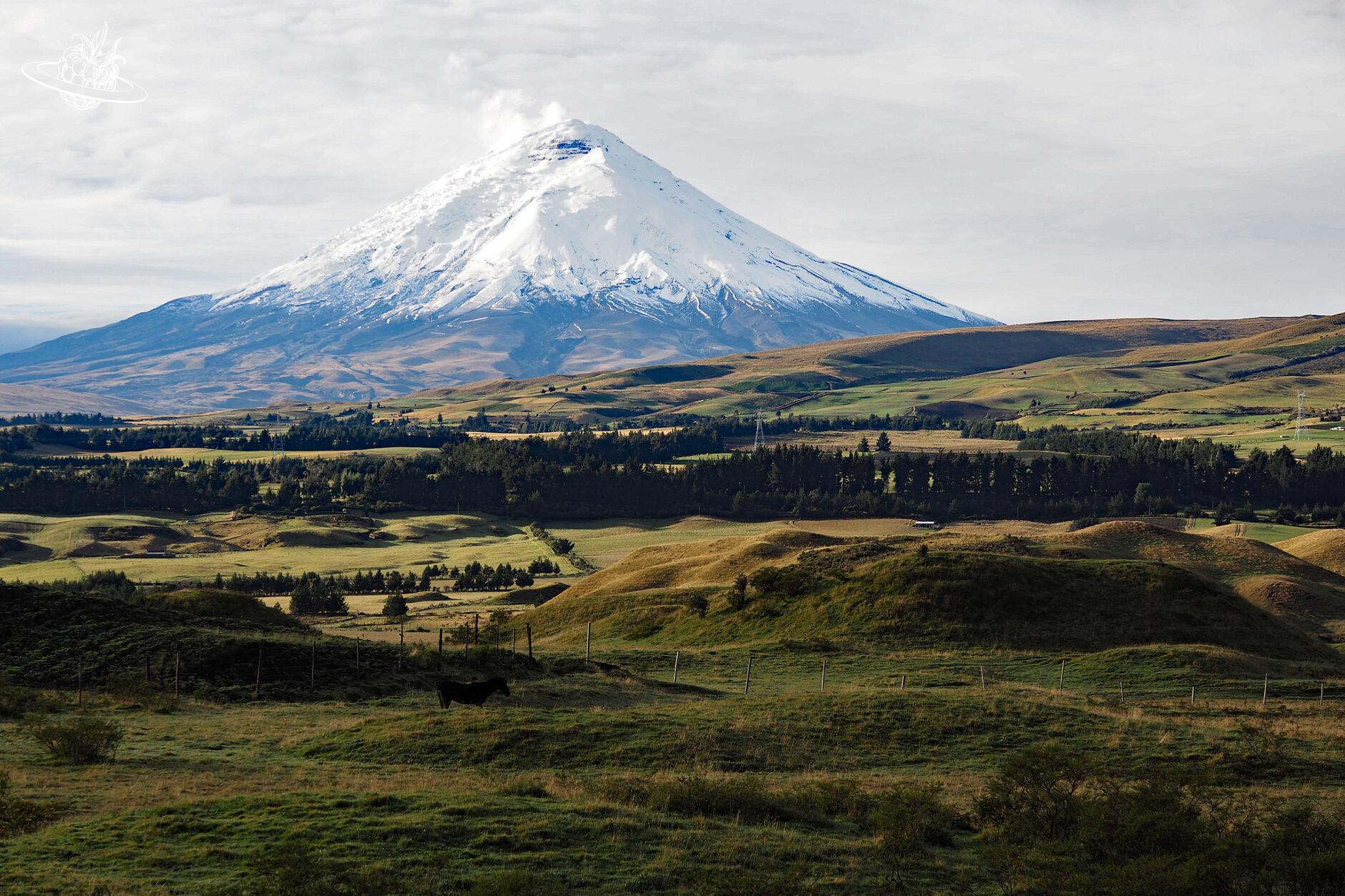 freistehender Vulkan in voller Pracht