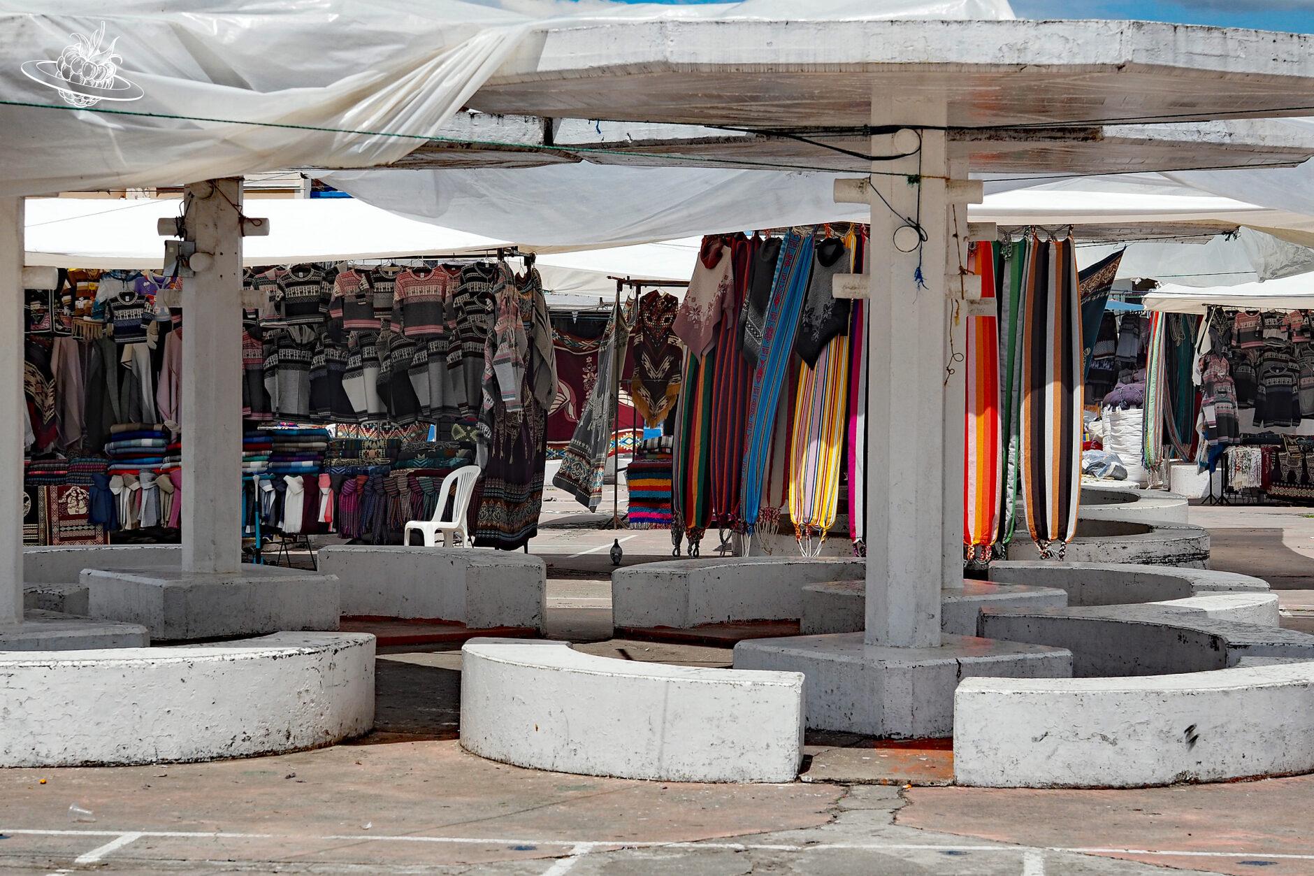 Marktstände auf einem Platz