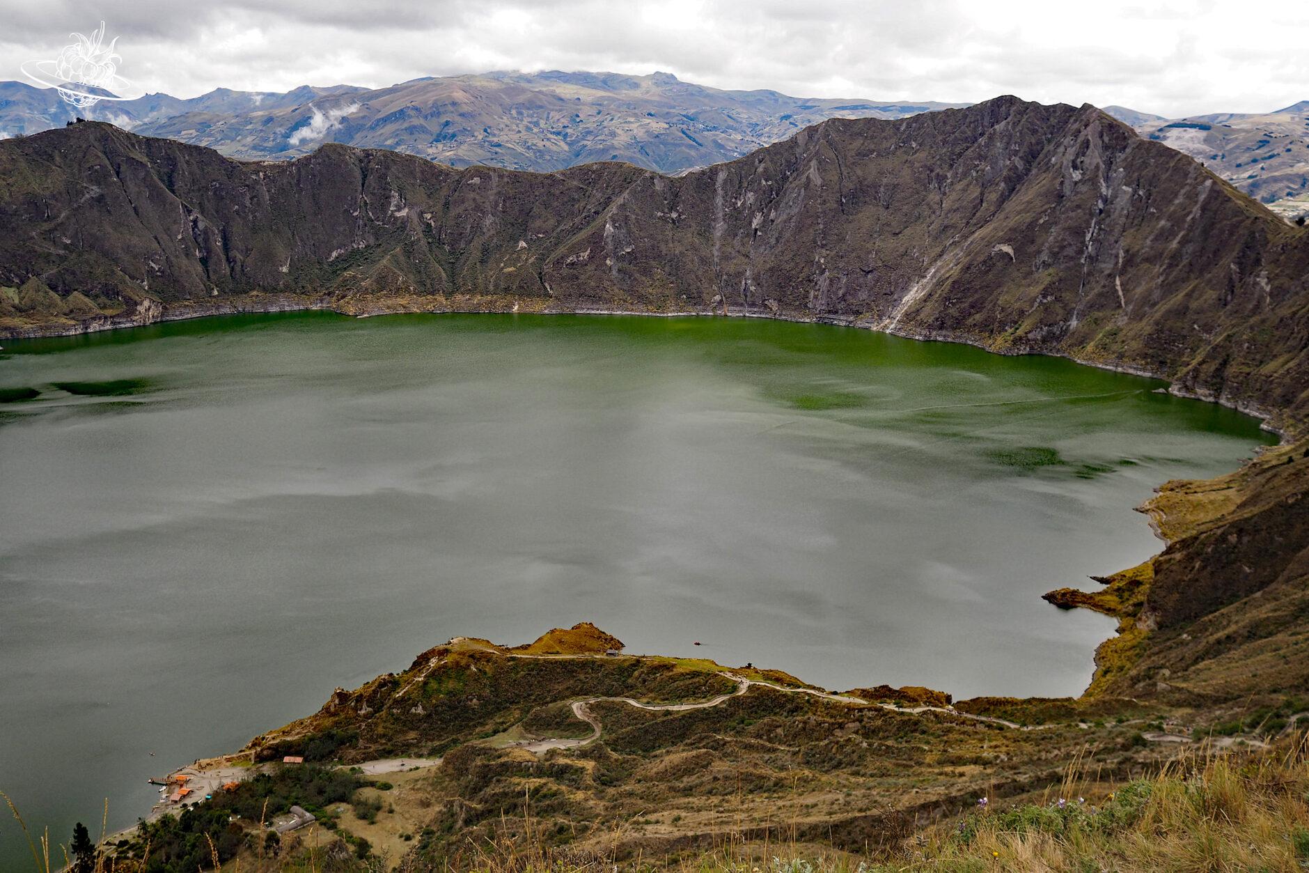 türkisfarbiger Kratersee