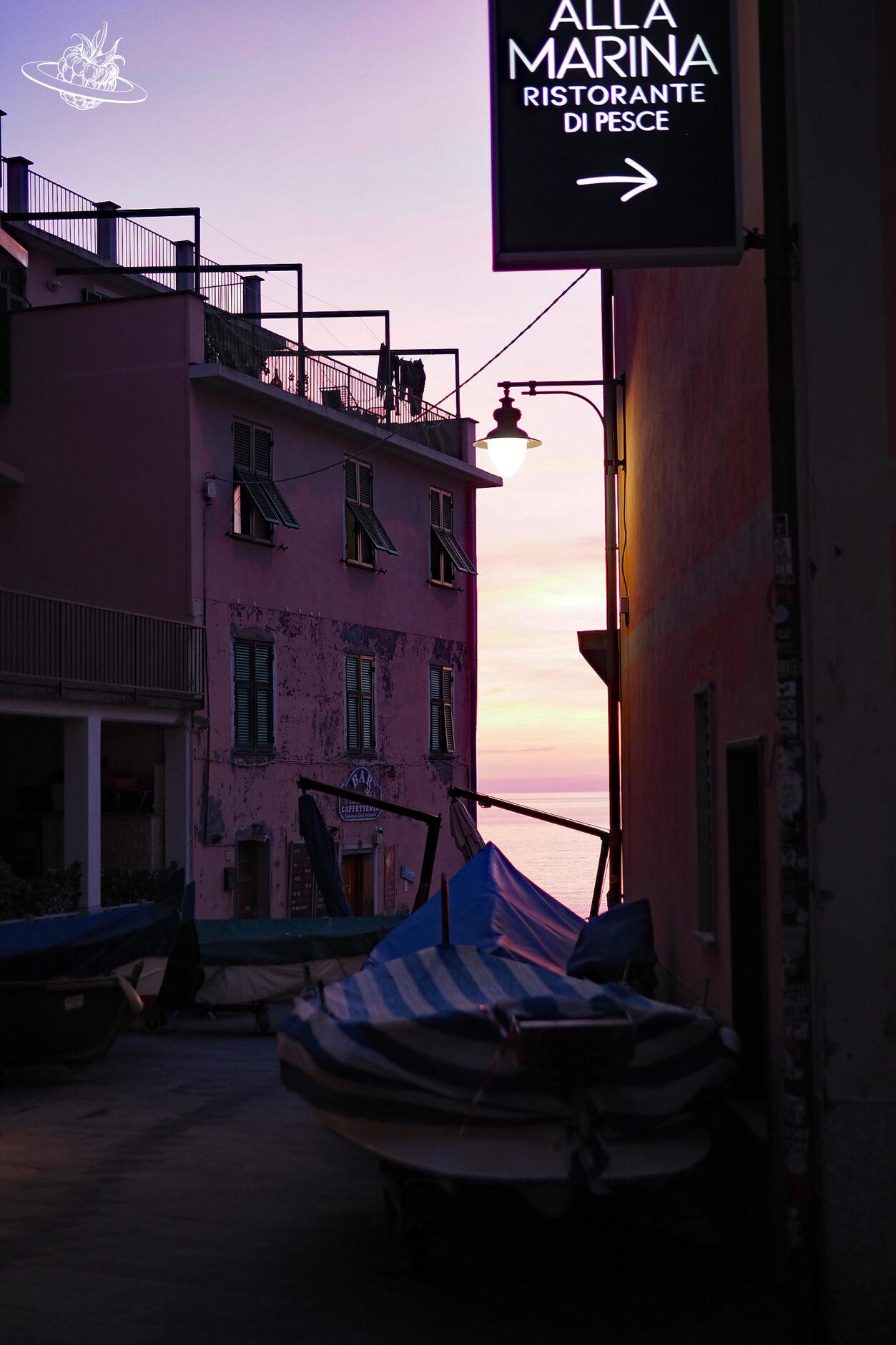 Gasse im Sonnenuntergang