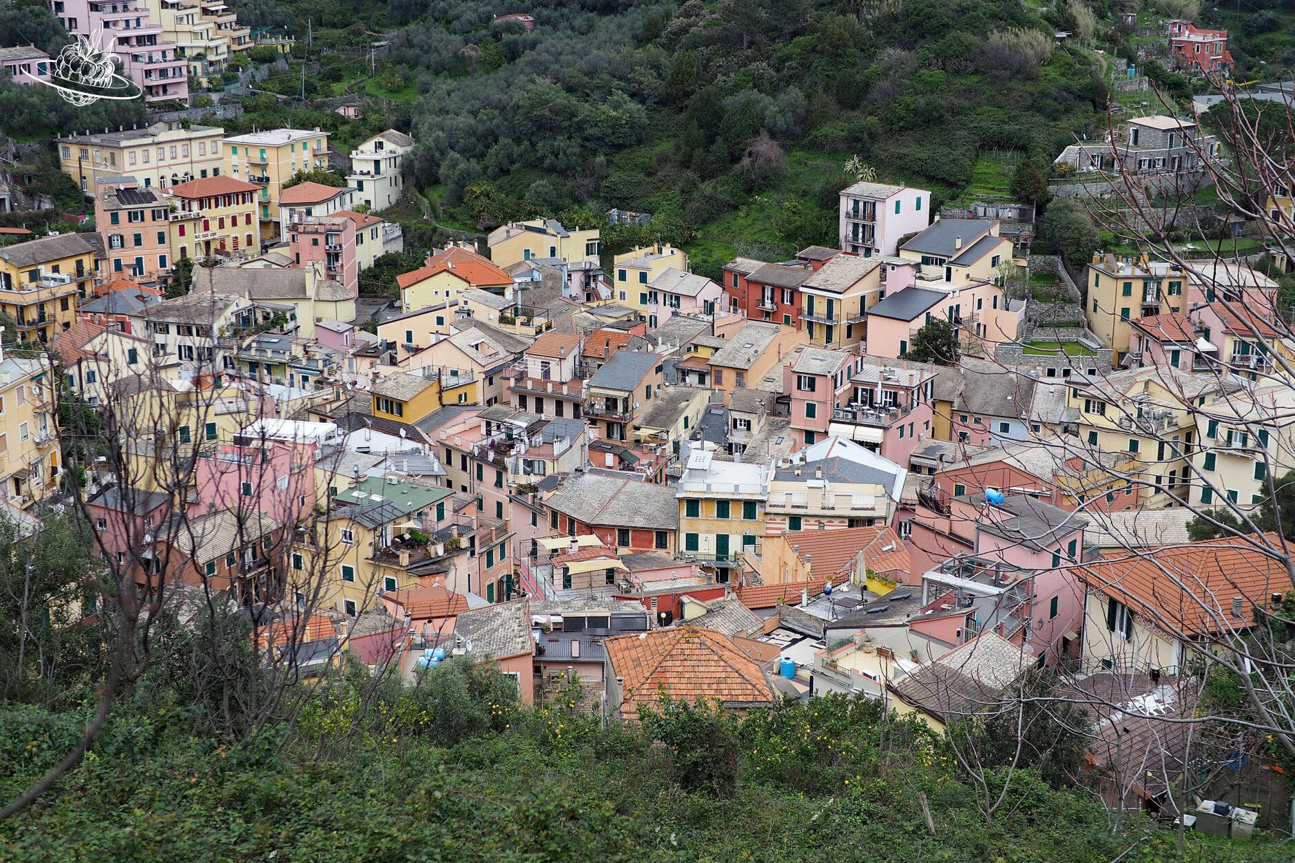 Blick auf das farbige Dorf von Monterosso
