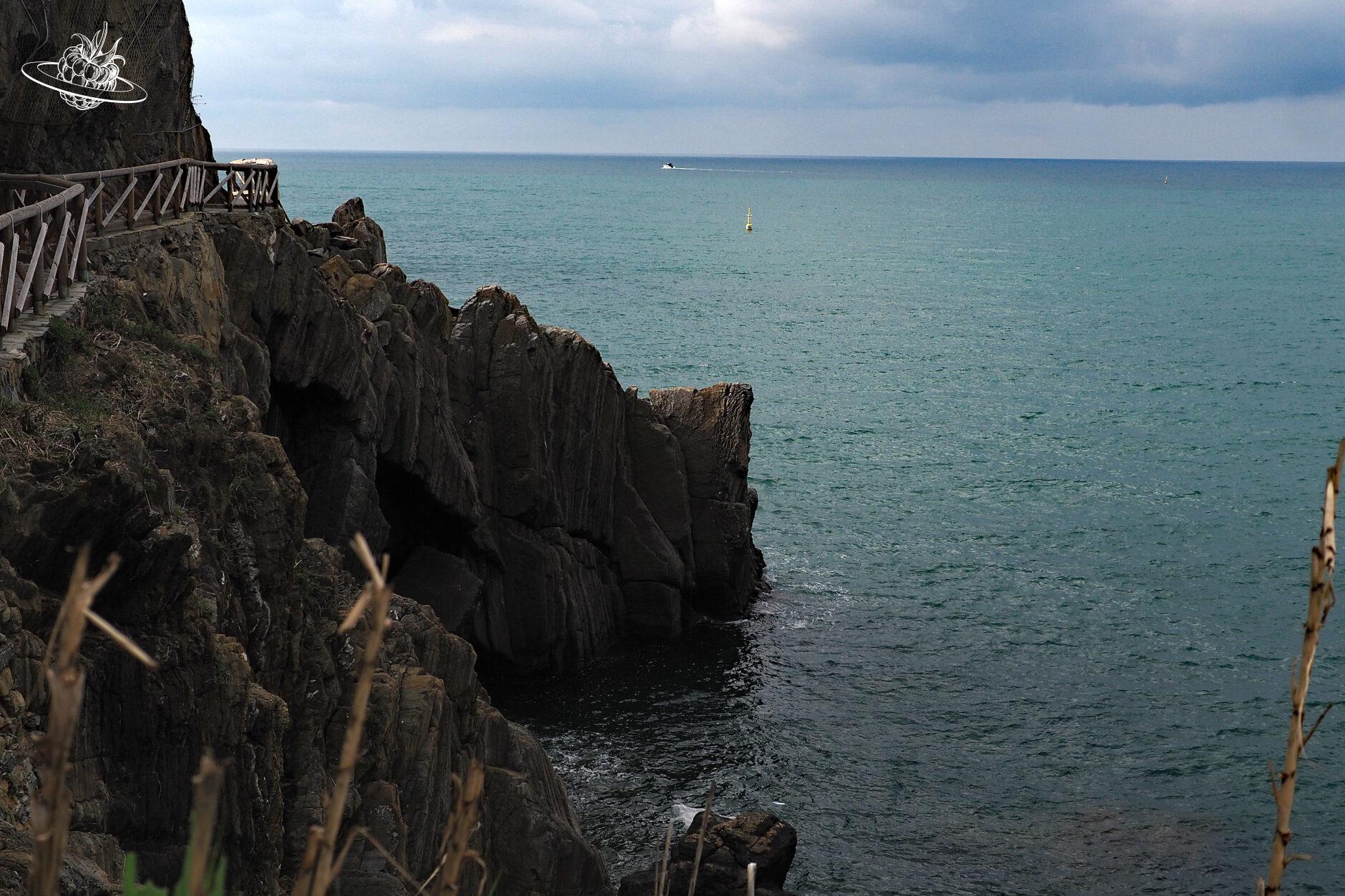 türkisfarbenes Meer vor der Bucht